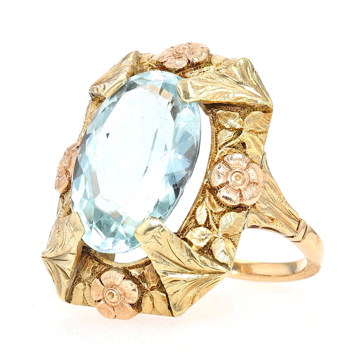 Art Nouveau ring in 585 yellow gold with an aquamarine with approx. 9.1 ct, lying frontally slightly turned to the left