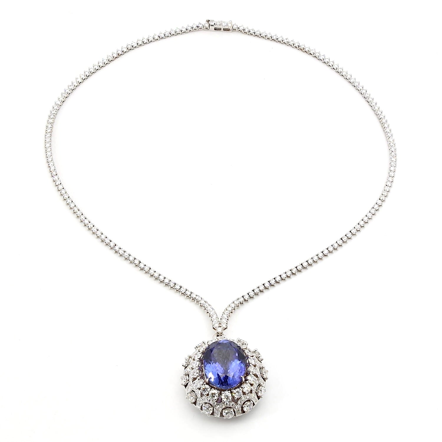 Magnificent necklace in 585 white gold with a large tanzanite and a total of approx. 10.5 carats Brilliants
