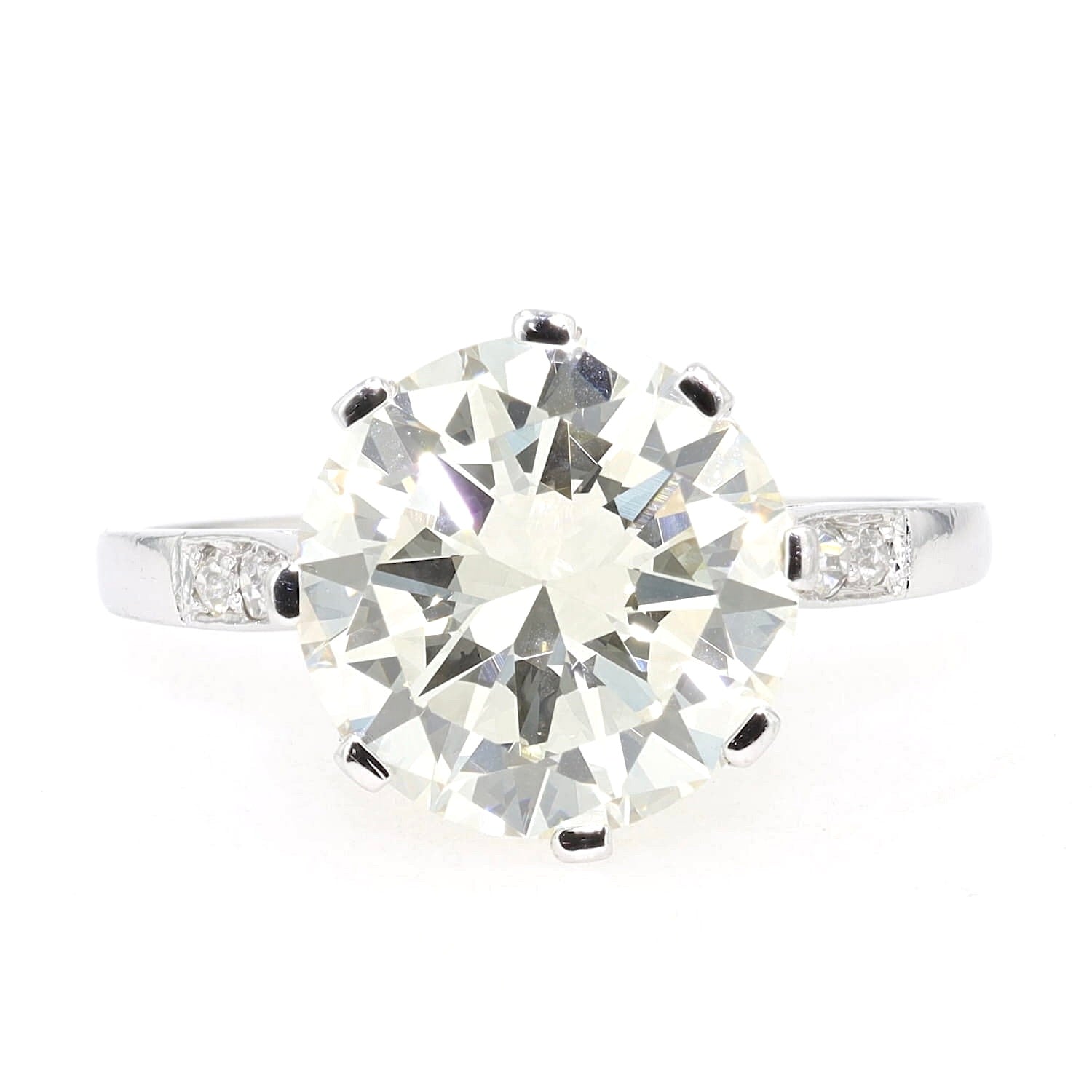 Exklusiver Art Deco Ring in Platin mit einem Brillanten ca. 3,93 ct und Diamanten, liegend frontal
