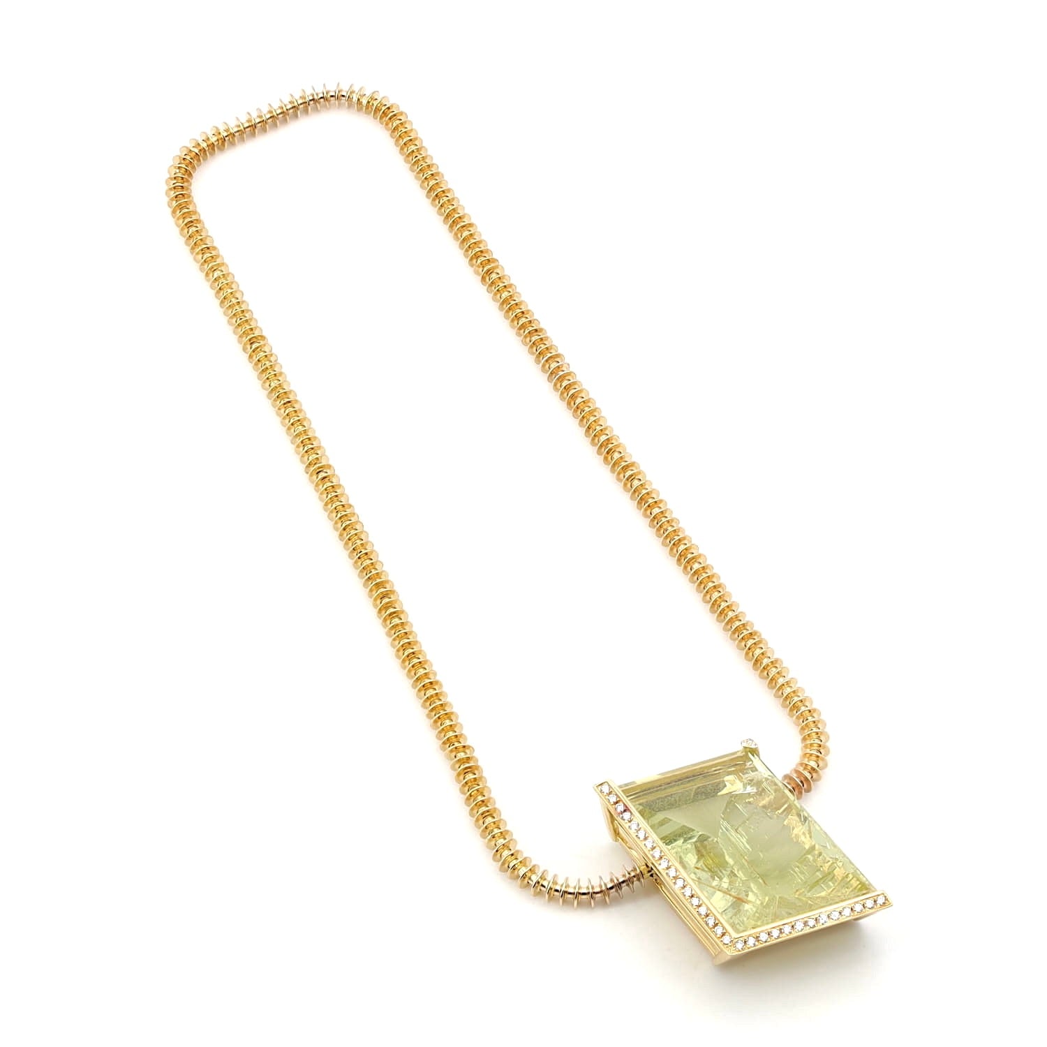 Collier in 750er Gelbgold mit einem Heliodor ca. 98 ct und Brillanten, flach liegend