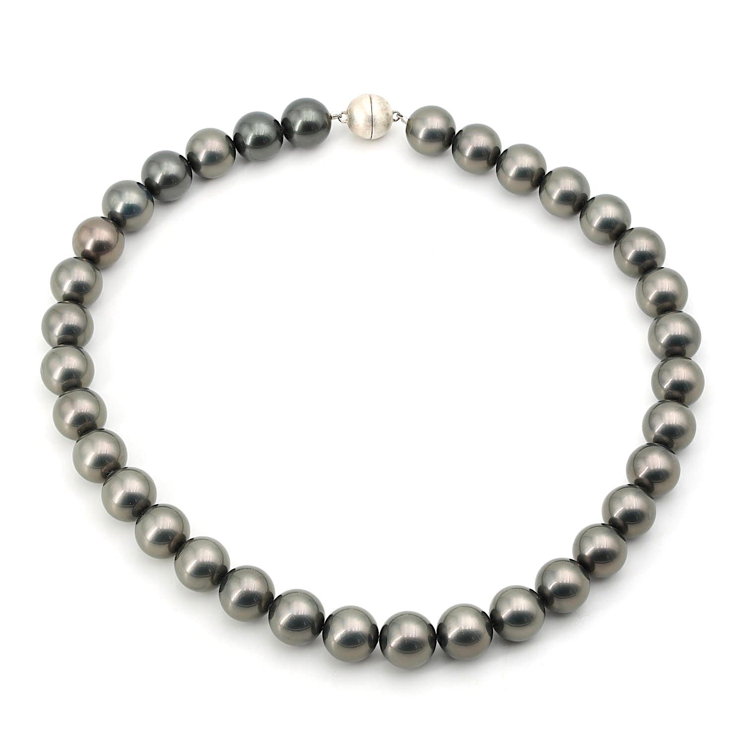 Imitation pearl necklace on a steel cable with a magnetic lock made of 925 silver, closed horizontally