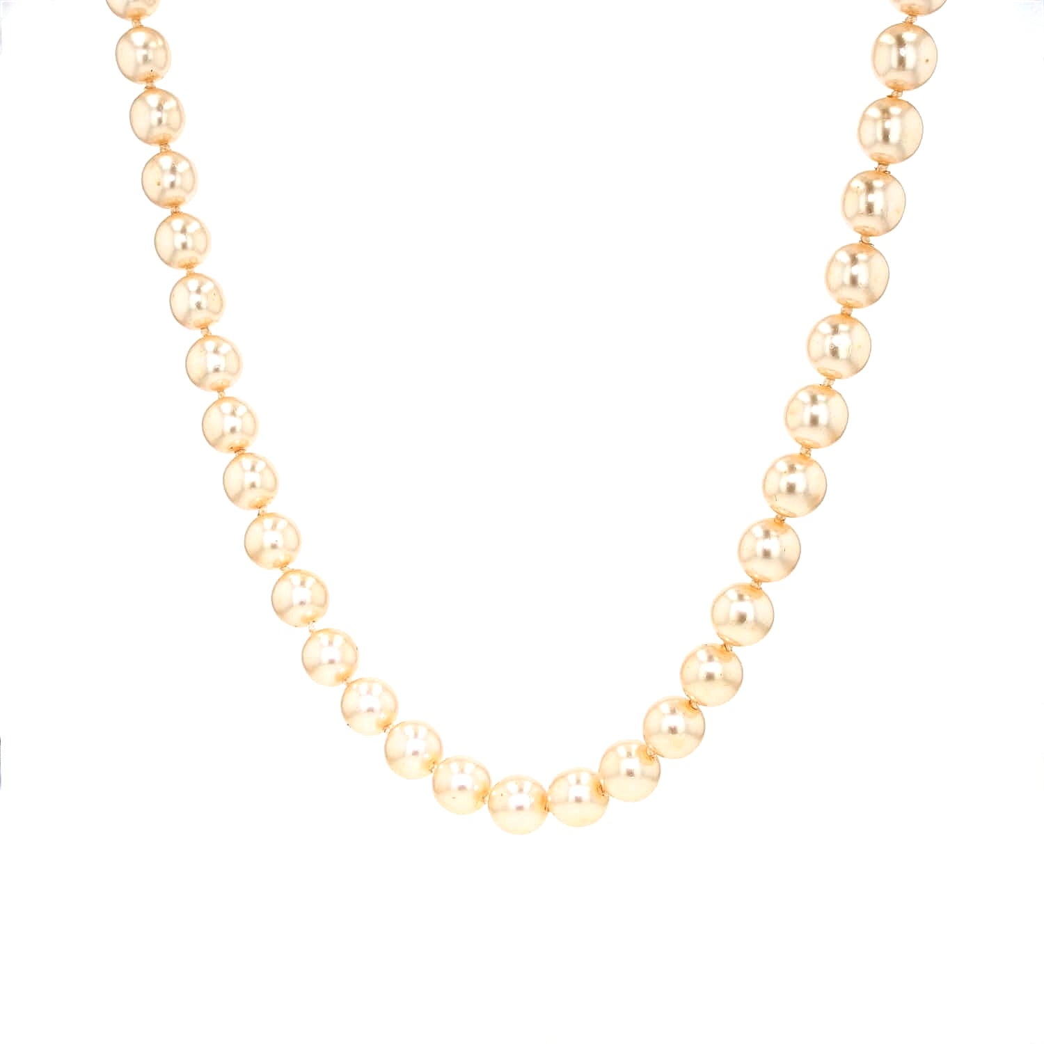 Shell bead necklace with gold-colored beads and a magnetic lock made of 585 yellow and white gold, hanging