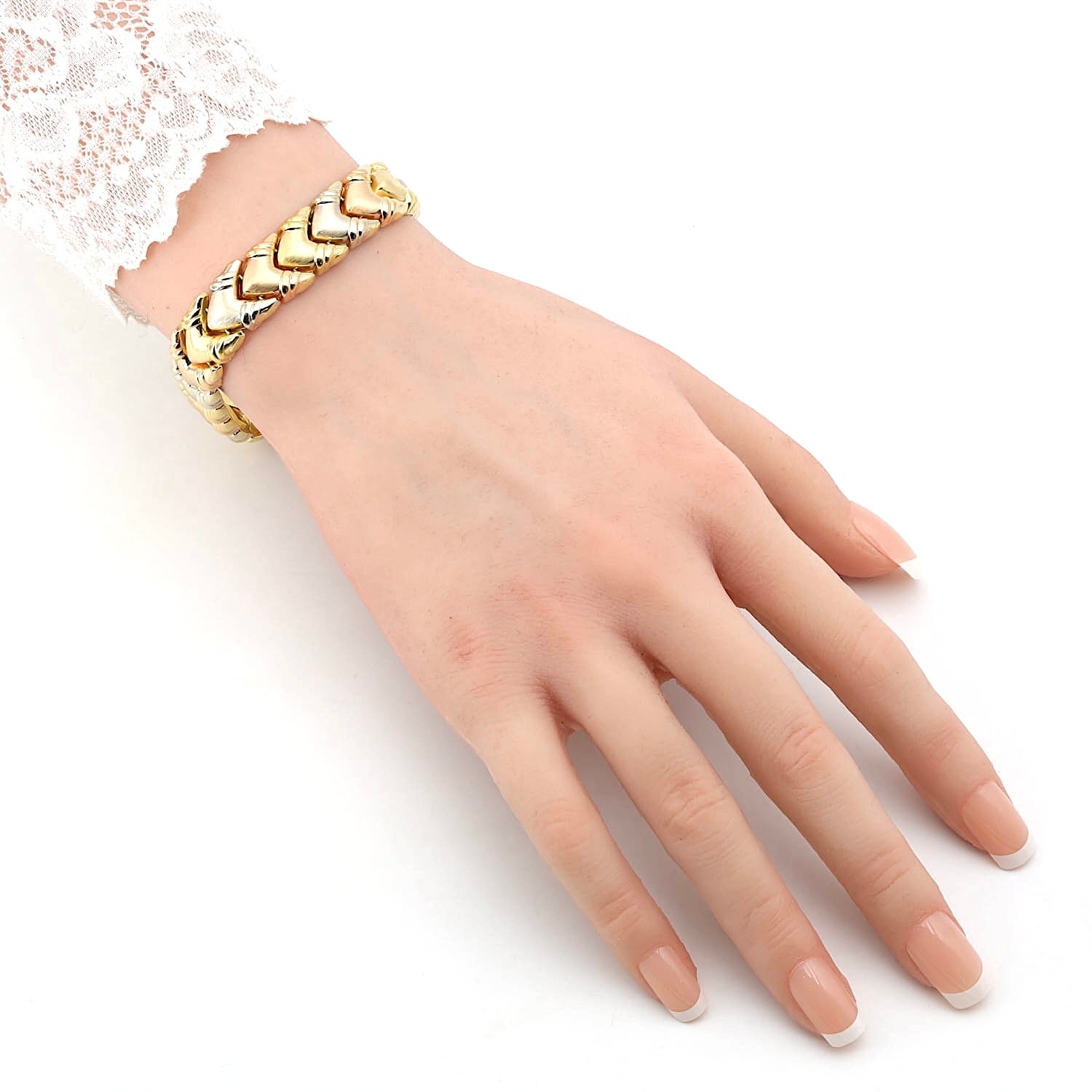 Vintage Armband in 750er Tricolor-Gold, an einem künstlichen Arm