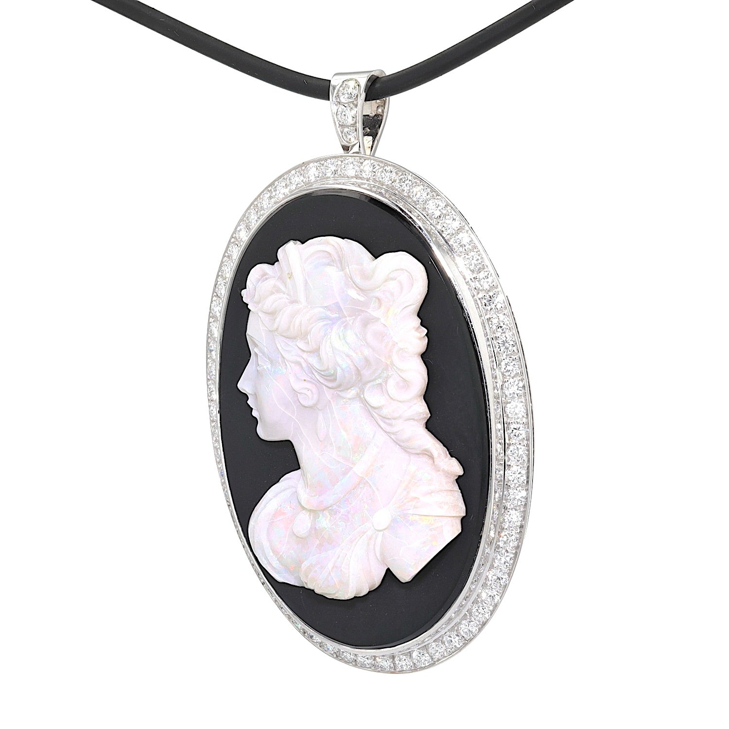 Pendant in 750 white gold with onyx plate, precious opal and brilliants