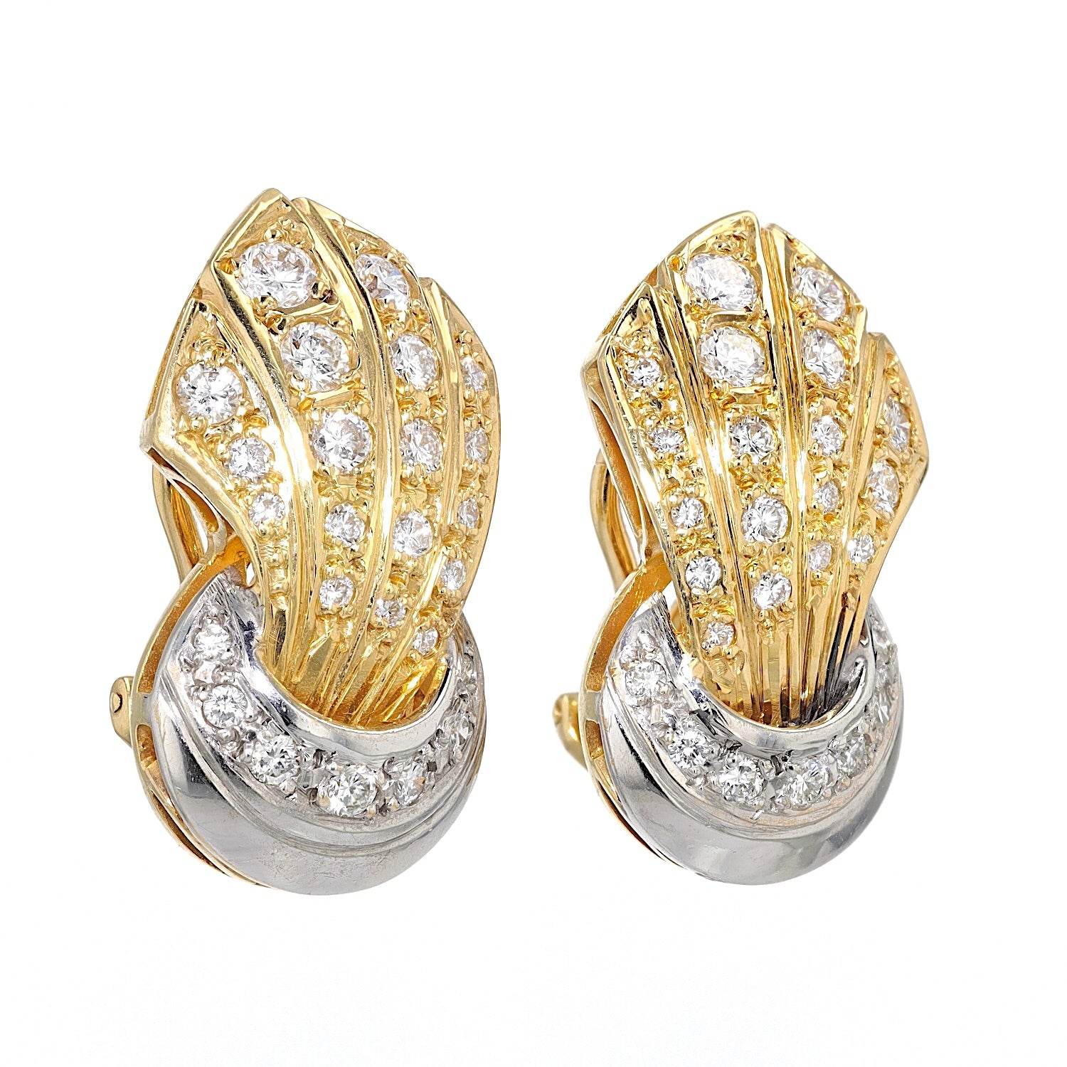 1 pair of clip earrings in 750 bicolor gold with brilliants, twisted standing on the right