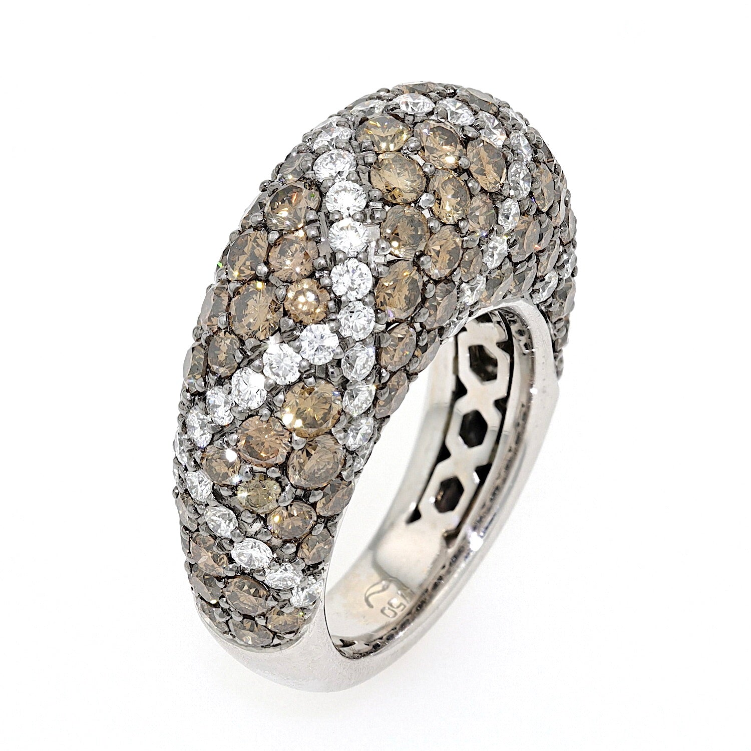 Ring in 750 white gold with white and champagne-colored brilliants