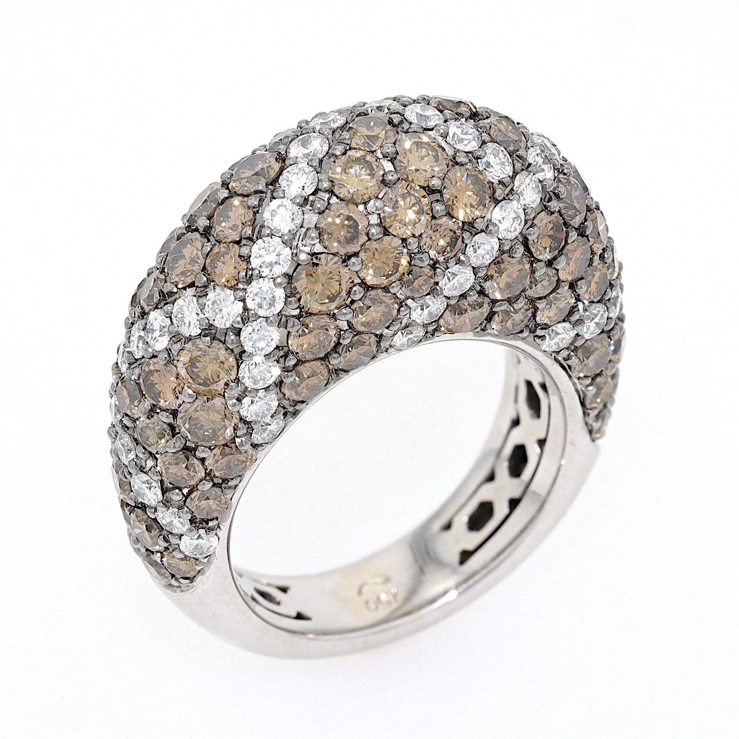 Ring in 750 white gold with white and champagne-colored brilliants