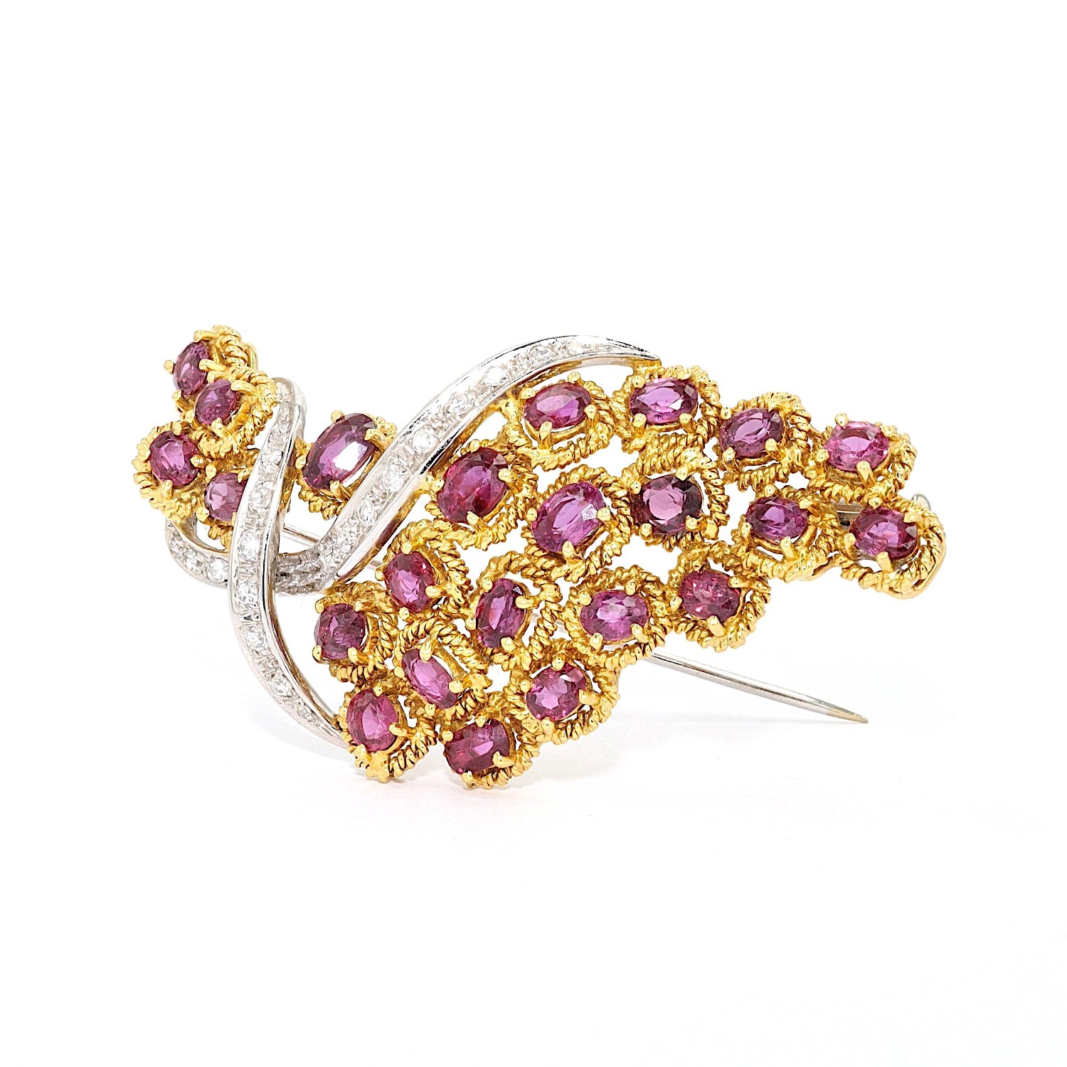 Bicolor 750 gold brooch with rubies and diamonds, standing inks turned