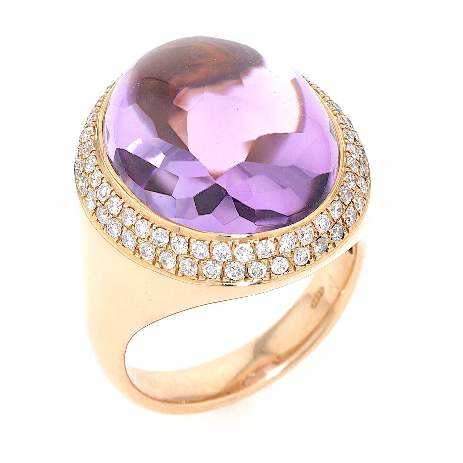 Ring in 750 yellow gold with a 15 ct amethyst cabochon and brilliants