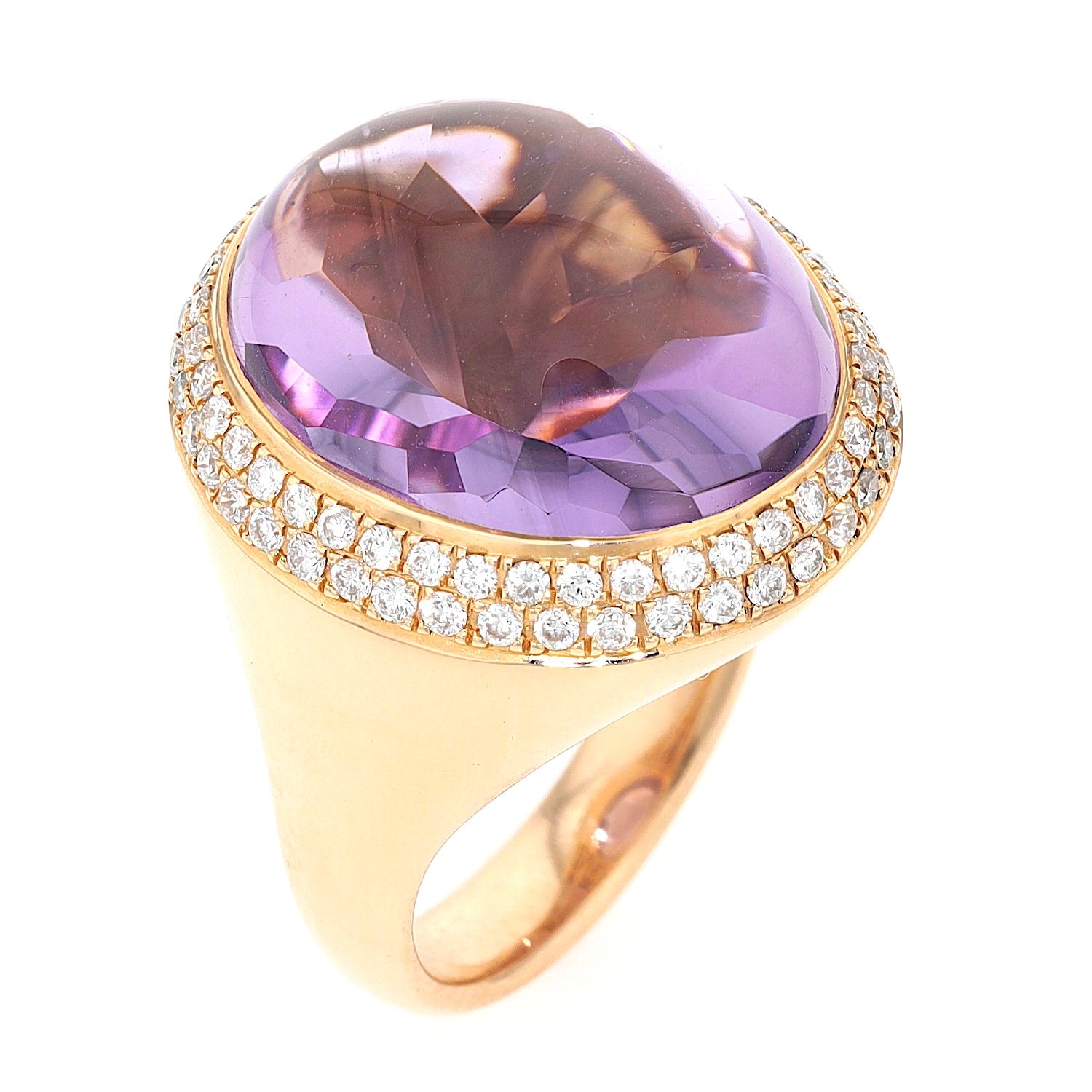 Ring in 750 yellow gold with a 15 ct amethyst cabochon and brilliants