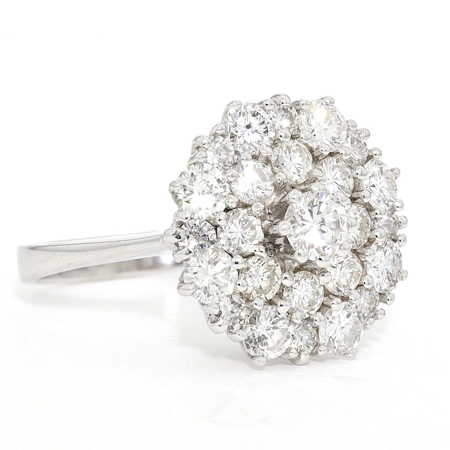 Ring in 750 white gold with brilliants, total approx. 2 ct, turned horizontally to the right