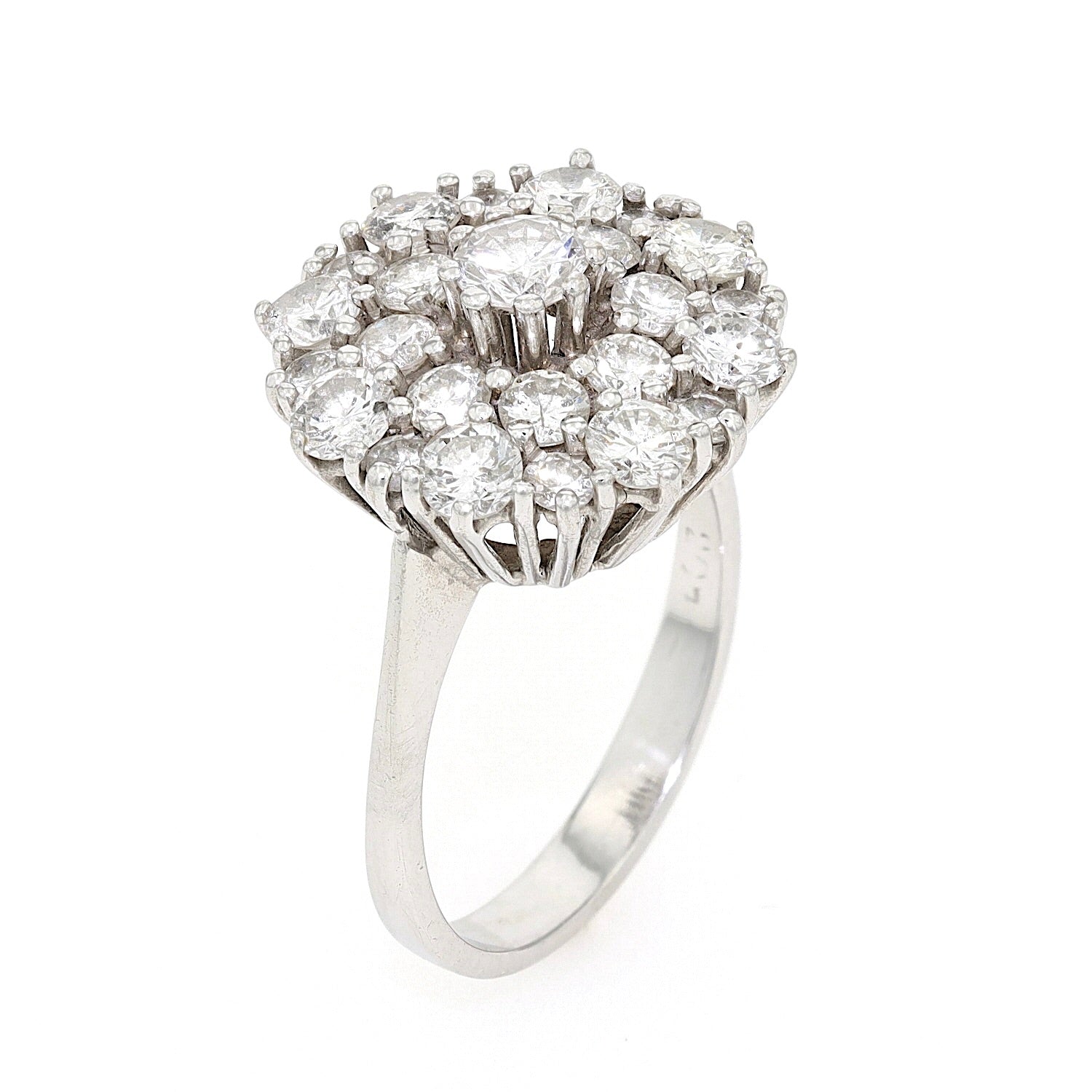 Ring in 750 white gold with brilliants, total approx. 2 ct, standing