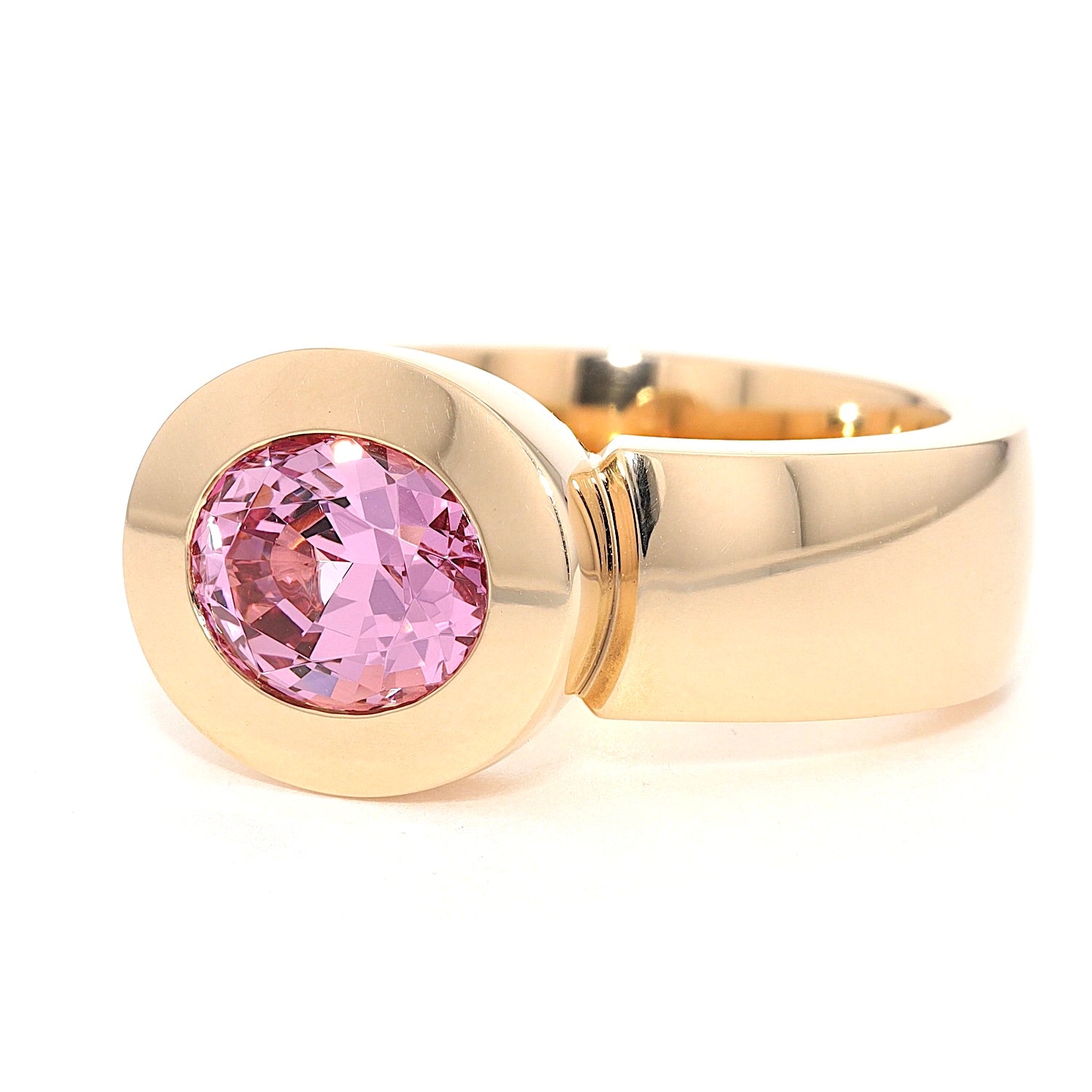 Jochen Pohl Ring in 750er Gold mit einem natürlichen, pinkfarbenen Spinell ca. 3,5 ct