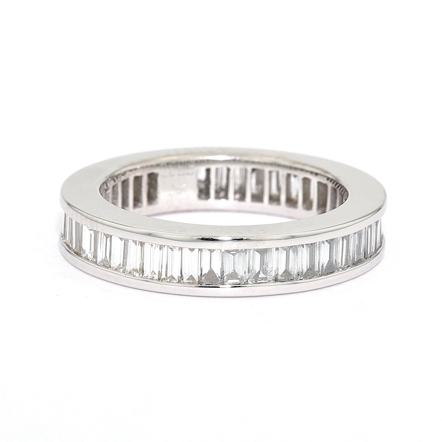 Ladies' ring in 750 white gold with baguette-cut diamonds, total approx. 3 ct