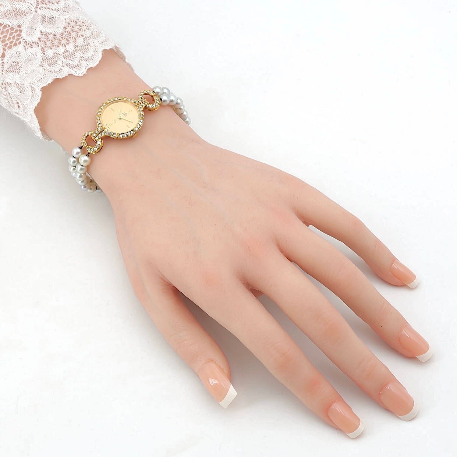 Ebel ladies' wristwatch in 750 yellow gold with brilliants and cultured pearls, on the arm