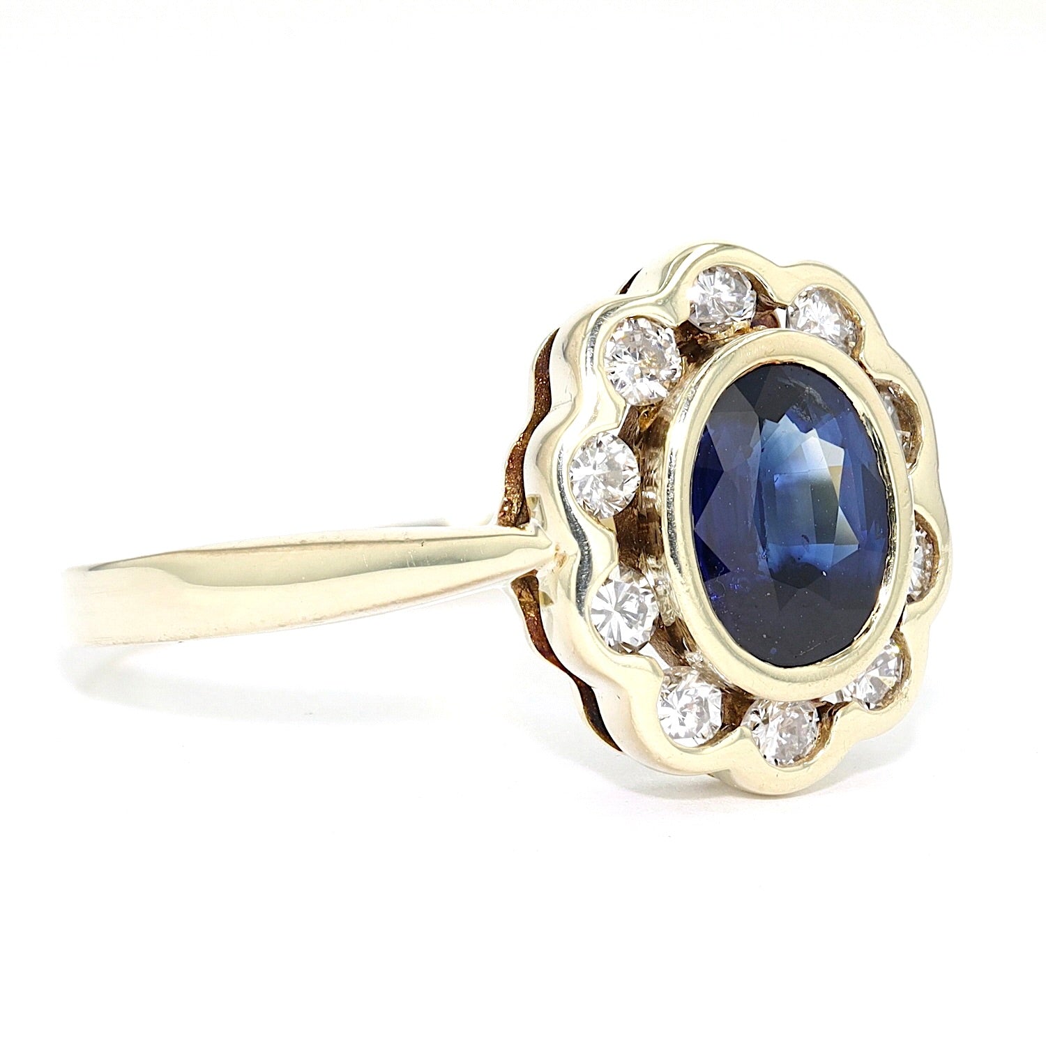 Vintage Ring in 585er Gelbgold mit Brillanten und einem blauen Saphir