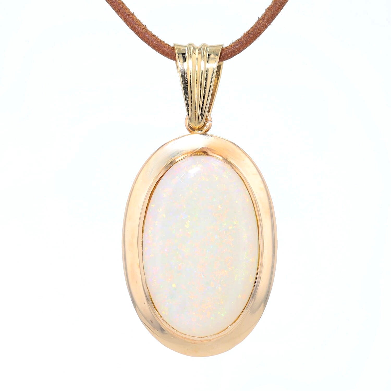 Vintage pendant in 585 yellow gold with a white precious opal, hanging frontally