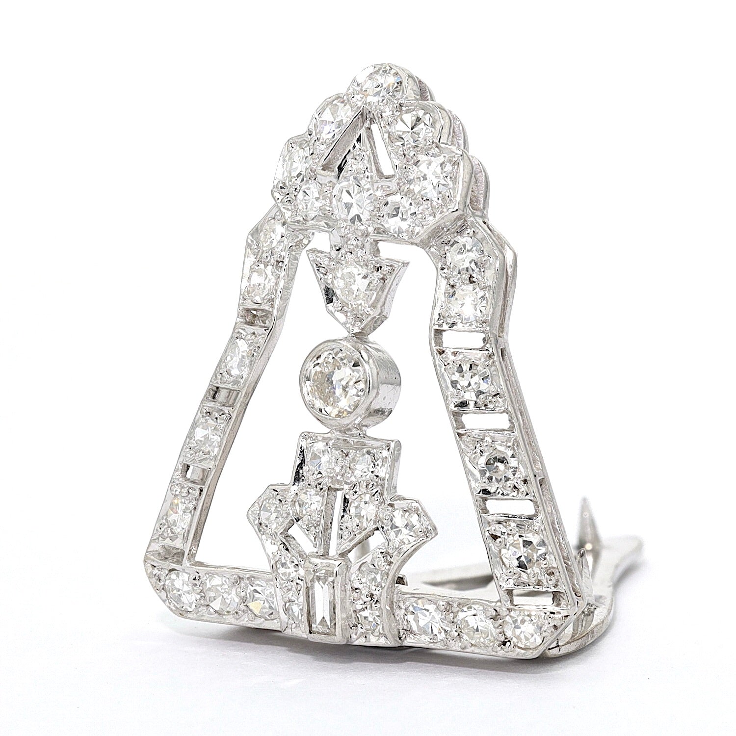 Art Deco clip brooch in 9 ct white gold, platinum-plated with diamonds