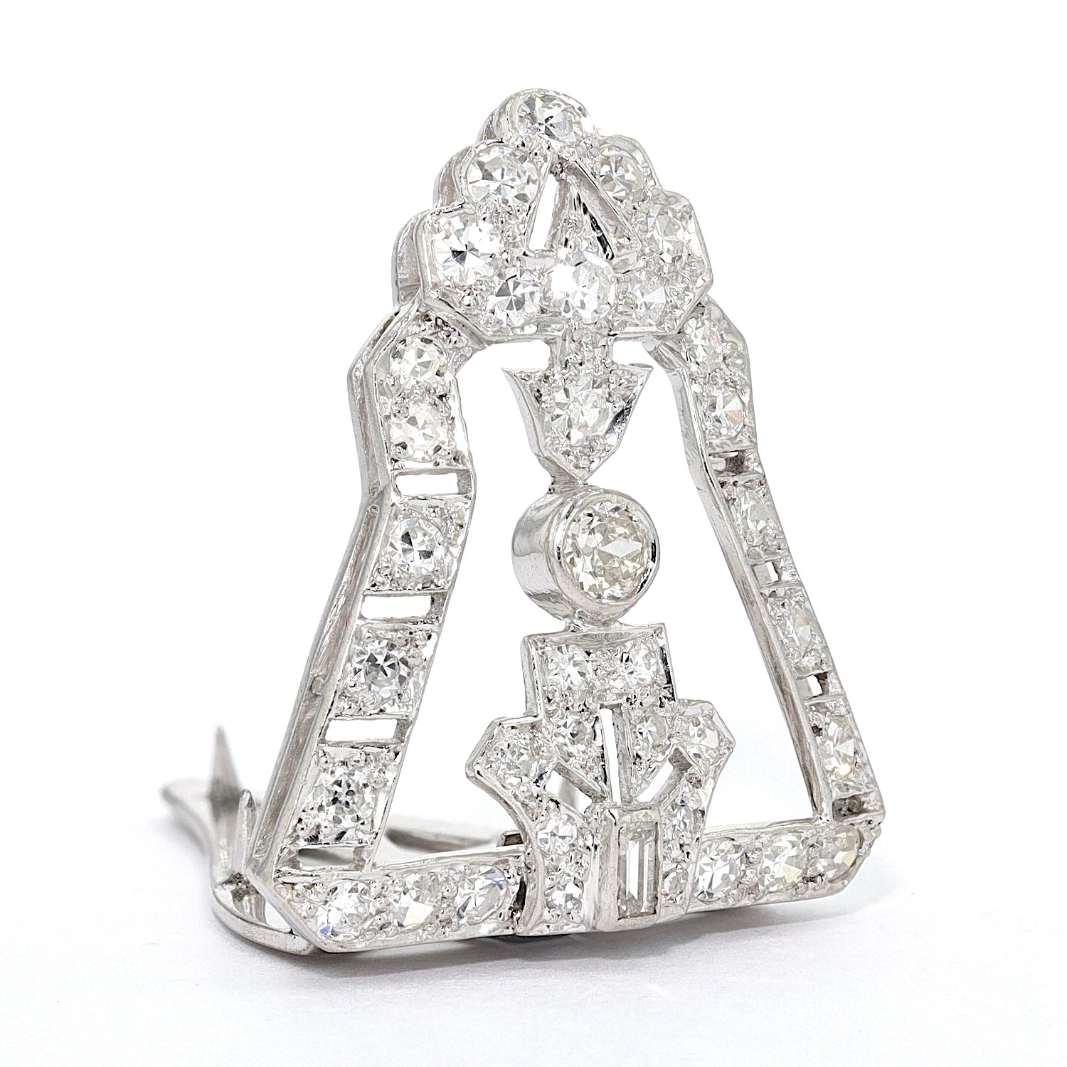 Art Deco clip brooch in 9 ct white gold, platinum-plated with diamonds