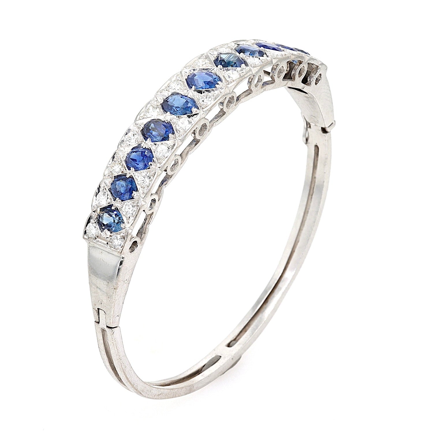 Vintage Armreif in 585er Weißgold mit blauen Saphiren und Brillanten, stehend