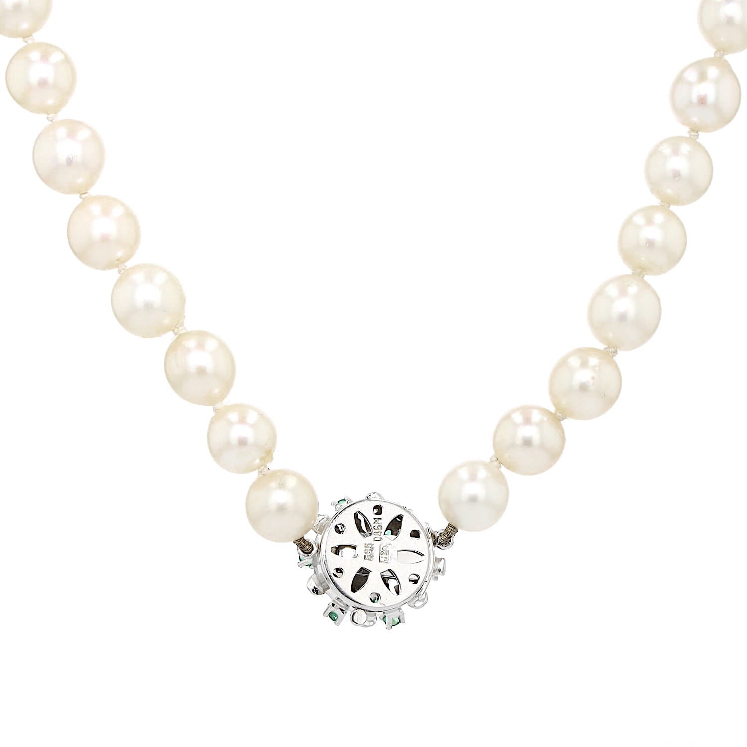 Akoya cultured pearl necklace with a 585 white gold clasp with diamonds and emeralds