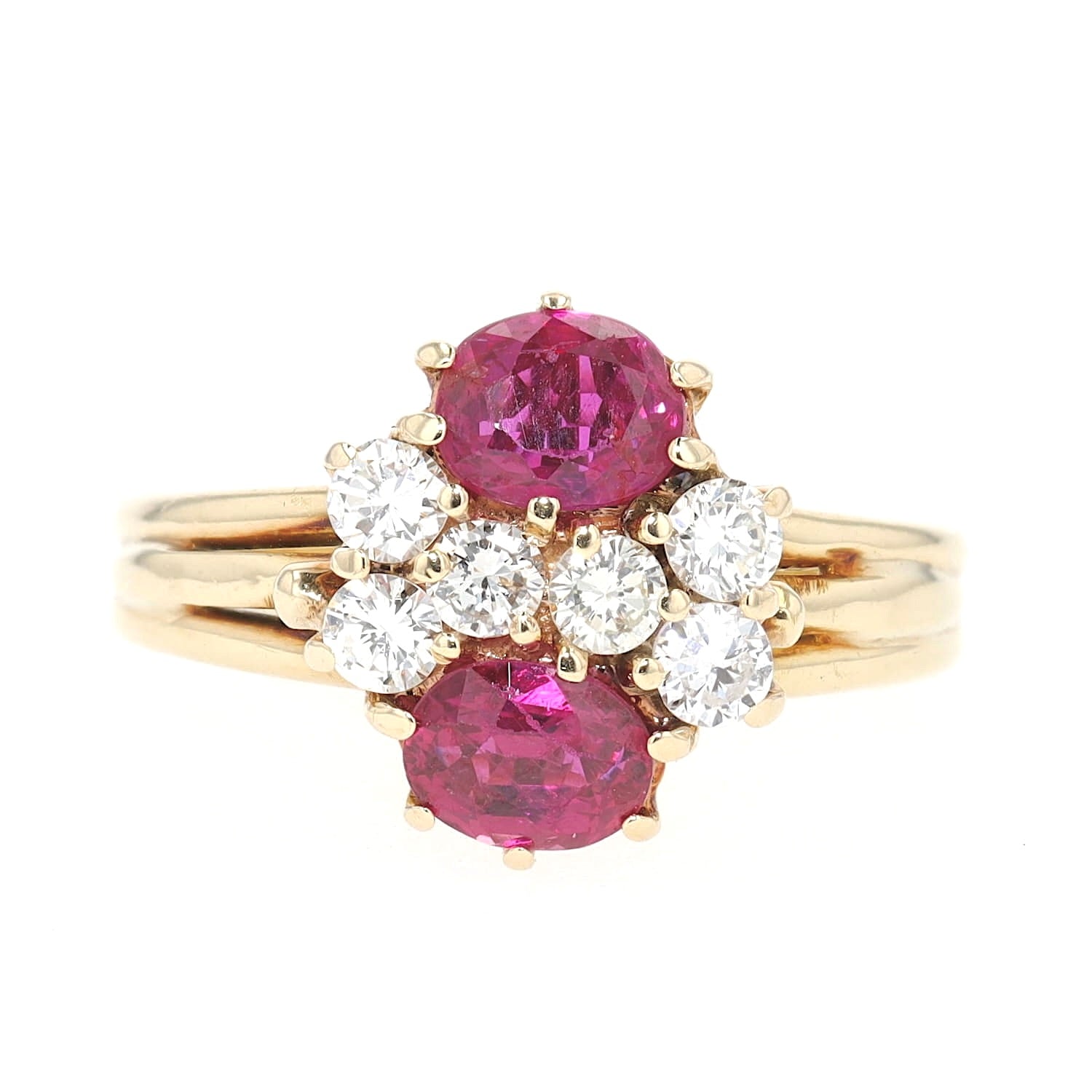 Ring in 585 yellow gold with rubies and brilliants, lying frontal