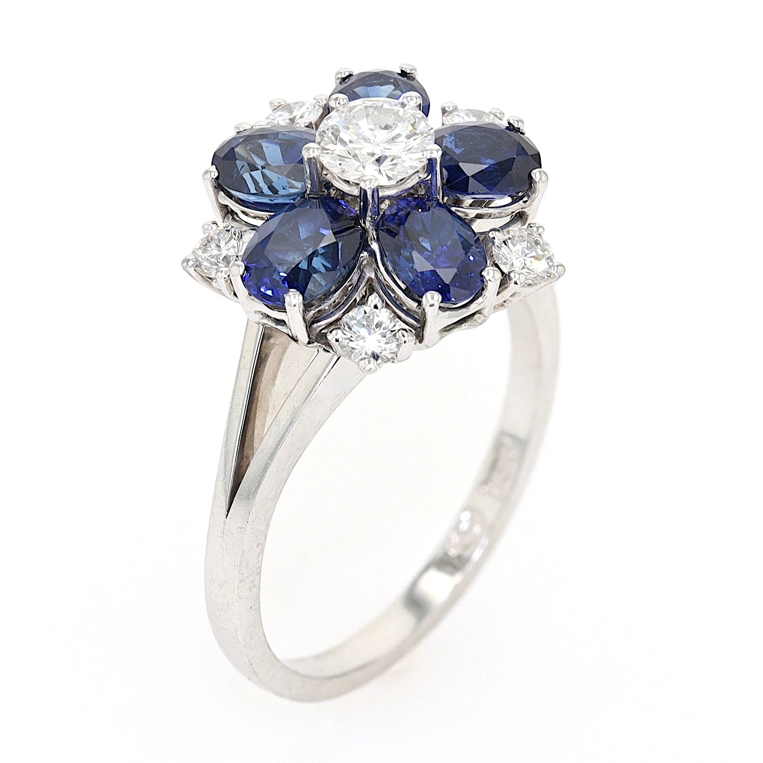 Vintage ring in 750 white gold with brilliants and sapphires