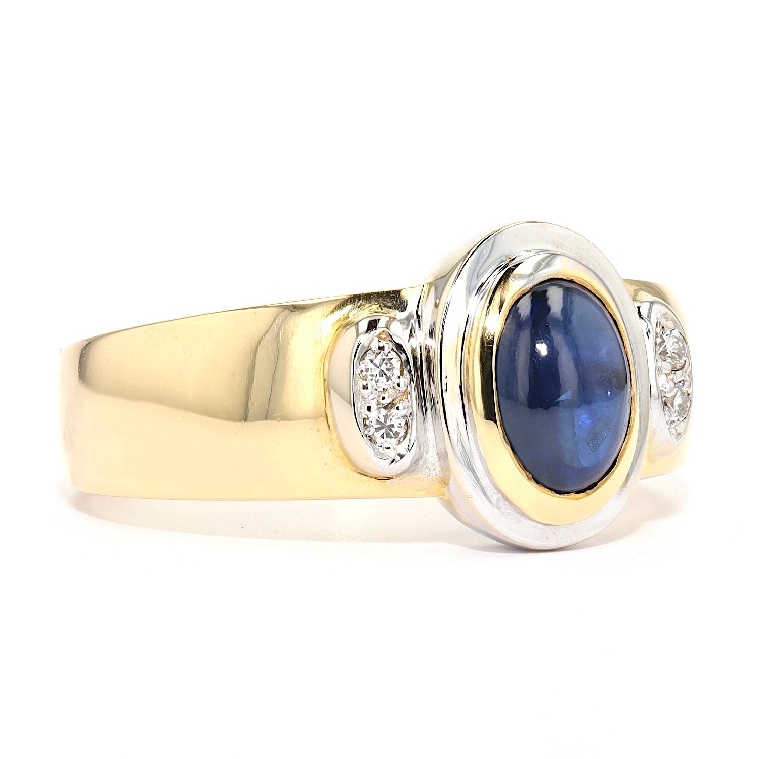   Ring in 750 yellow gold with a blue sapphire cabochon and diamonds