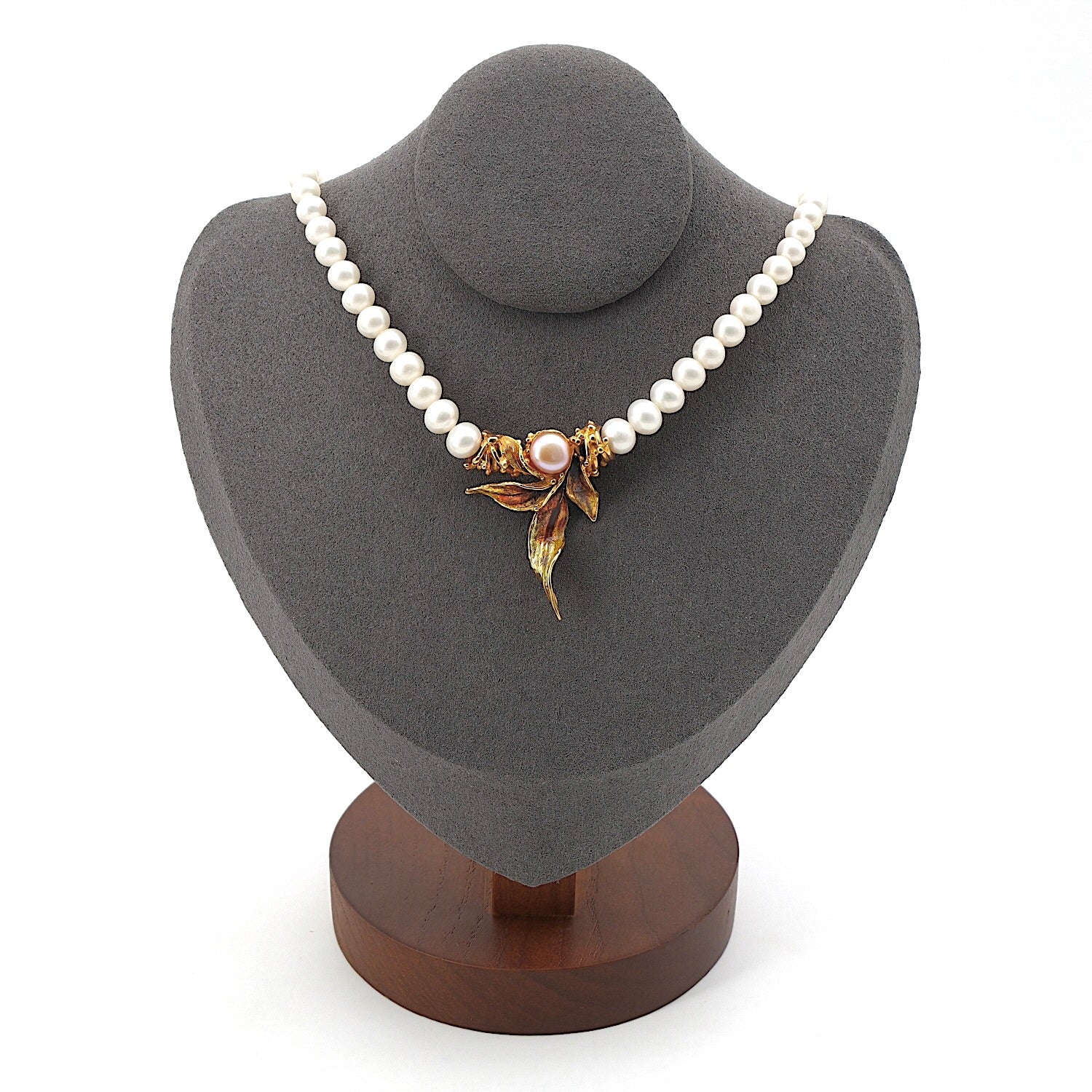 Ehinger black cultured pearl necklace with 750 gold and enamel