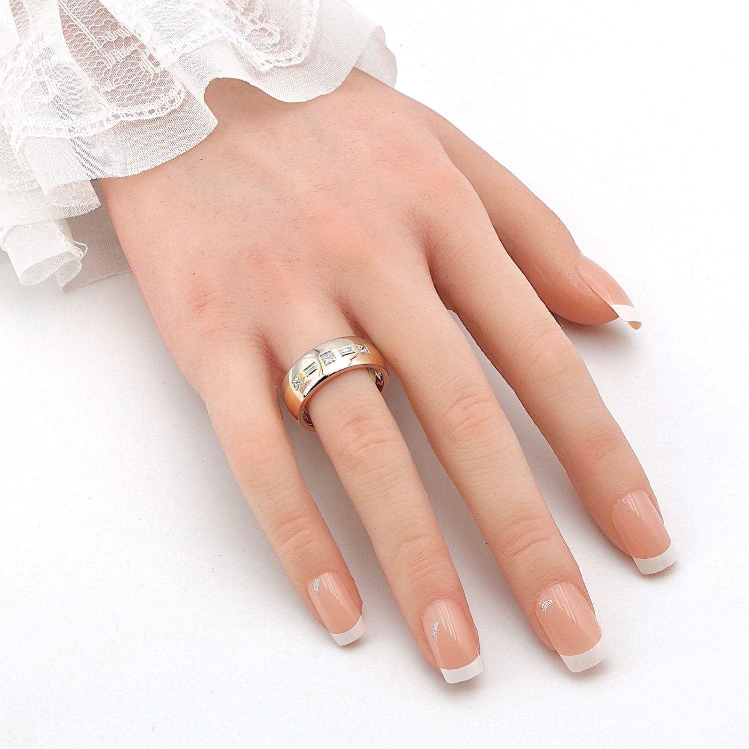 Modern ring in 750 gold tricolor with diamonds