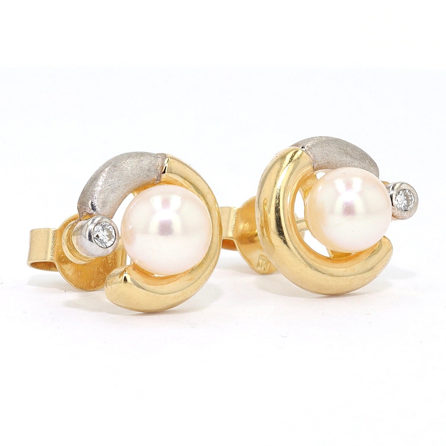 1 pair of stud earrings in 585 yellow gold with cultured pearls and diamonds