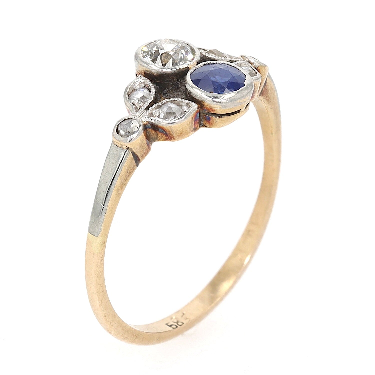 Antique ring from around 1910 in 585 yellow gold platinum-plated with diamonds and a sapphire