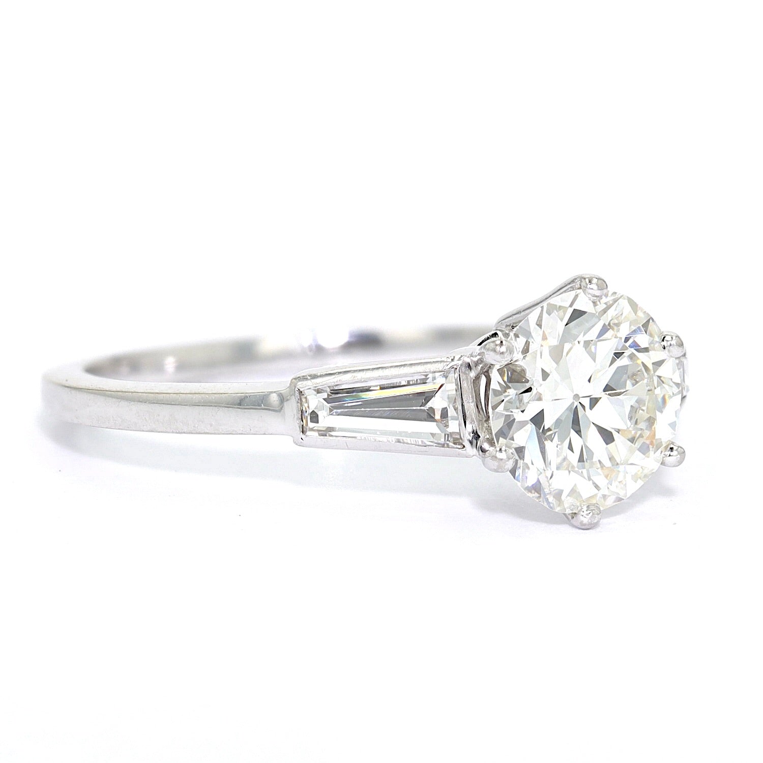 Verlobungsring in 750er Weißgold mit ca. 1,2 ct Diamanten, liegend rechts gedreht
