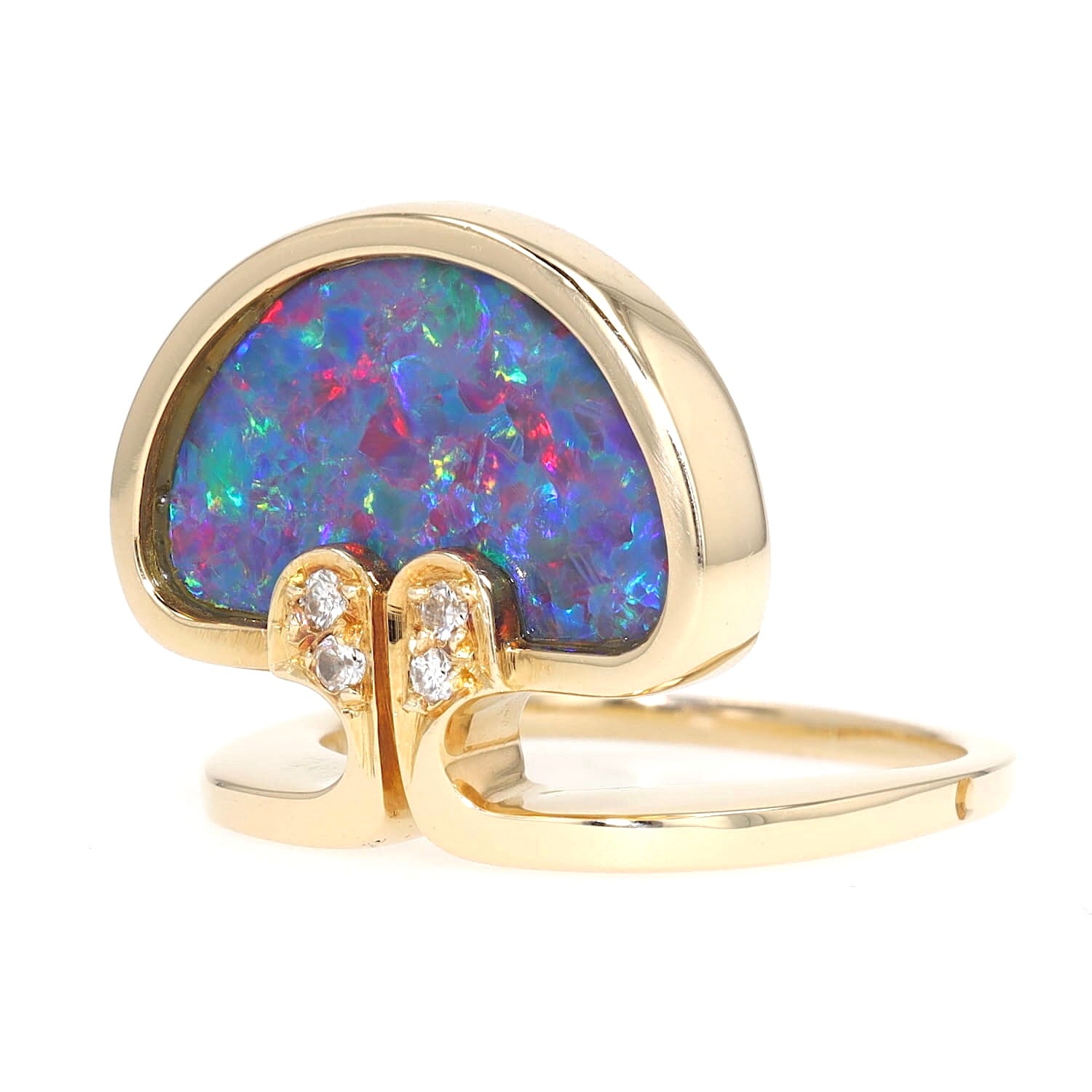 Ring in 750 yellow gold with an opal doublet and diamonds