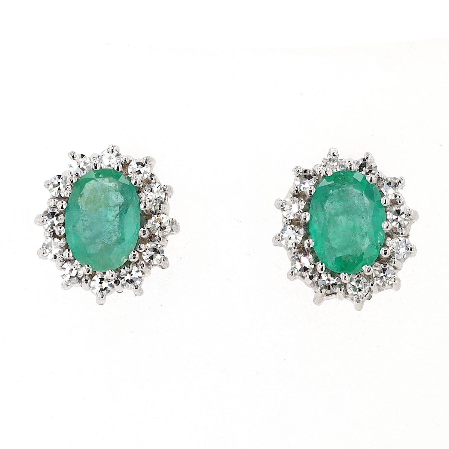 Stud earrings in 585 white gold with emeralds and brilliants