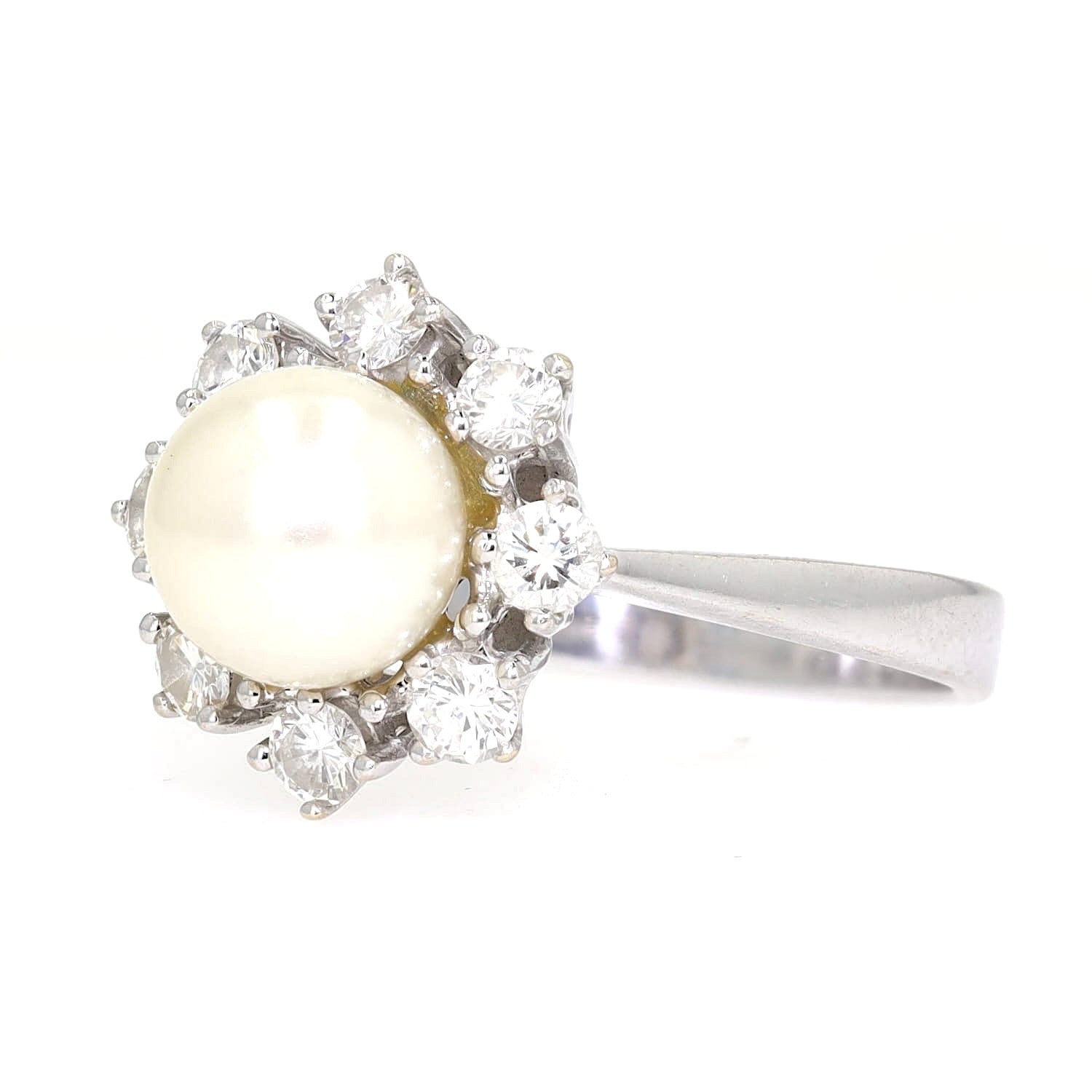 Bucherer ring in 750 white gold with brilliants and a cultured pearl