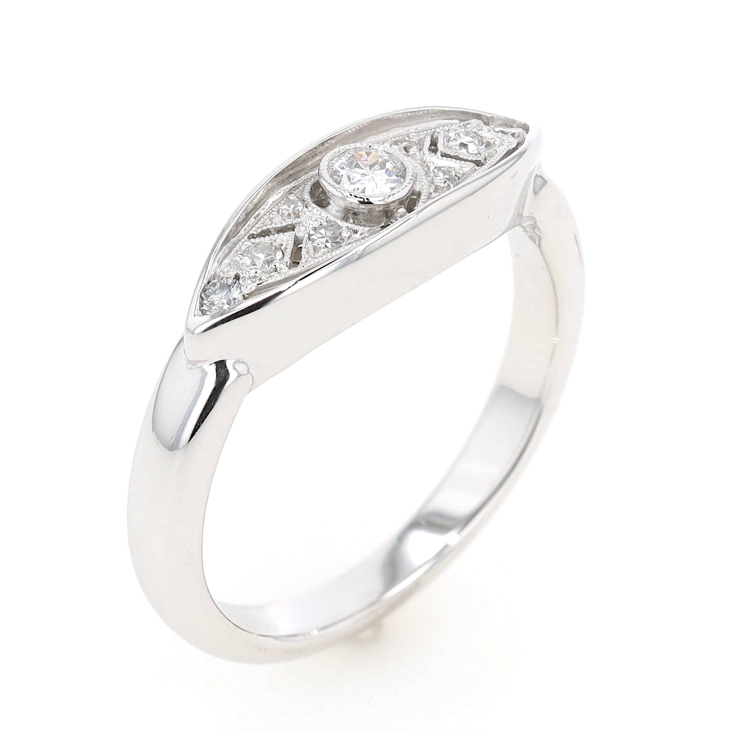 Ring in 750 white gold with diamonds