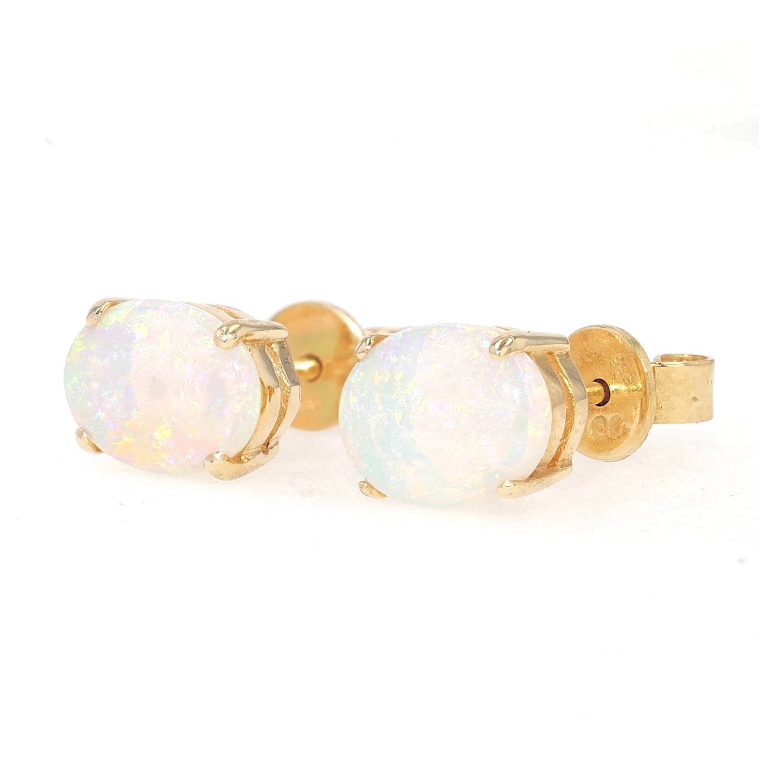 Pair of stud earrings in 585 yellow gold, each with a crystal opal