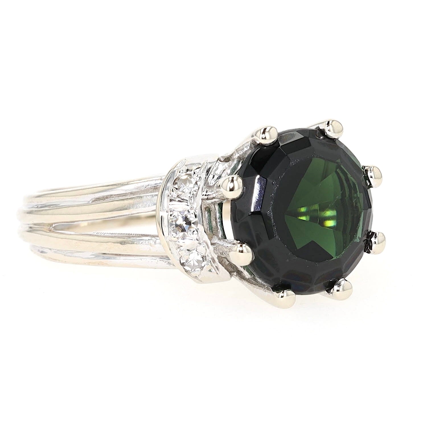 Ring in 585 white gold with a tourmaline and diamonds