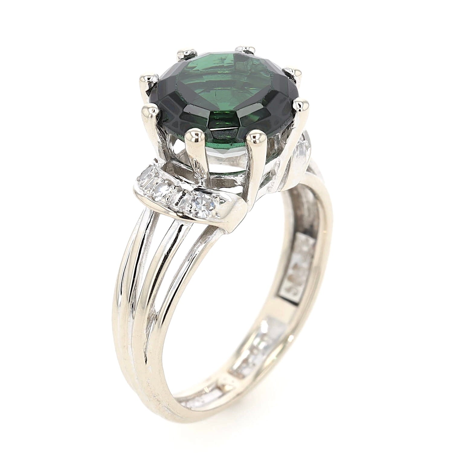 Ring in 585 white gold with a tourmaline and diamonds