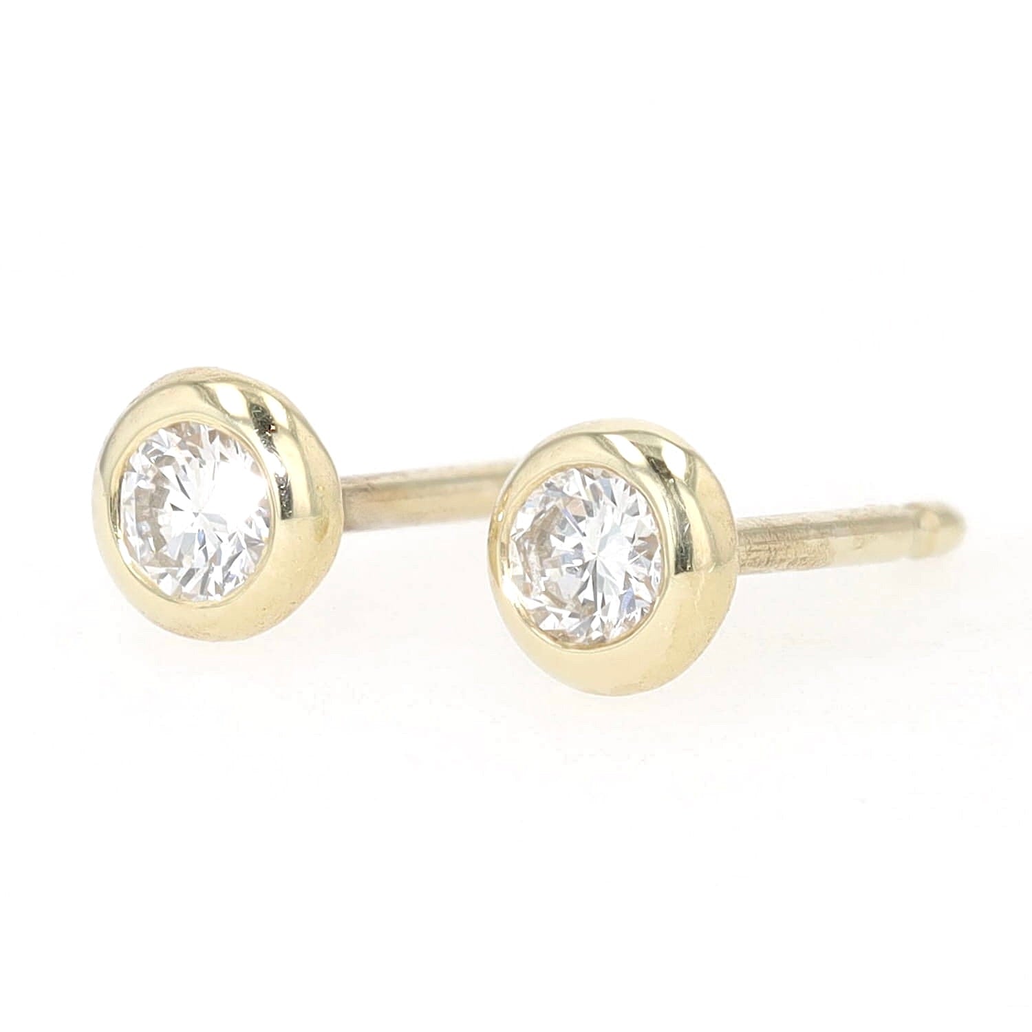 1 pair of stud earrings in 585 yellow gold, each with a brilliants