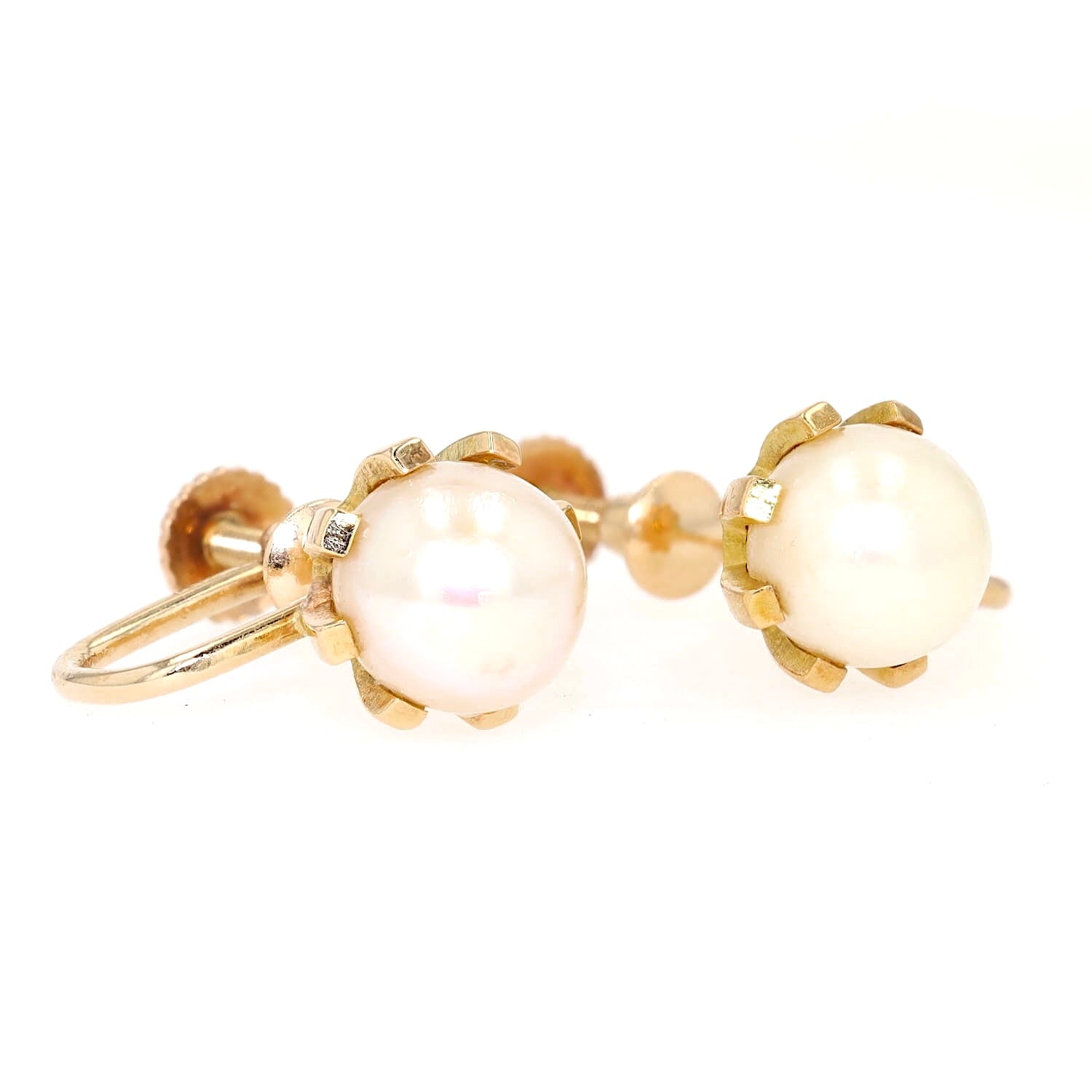 Vintage earrings with ear screws in 585 yellow gold, each with a cultured pearl, turned horizontally to the right