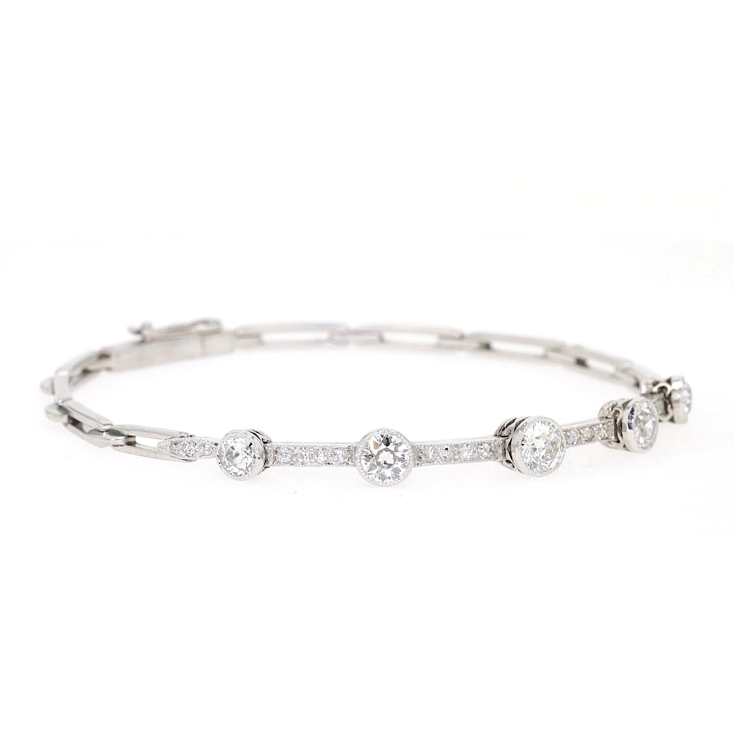 Belle Epoque bracelet in platinum with diamonds, turned horizontally to the right