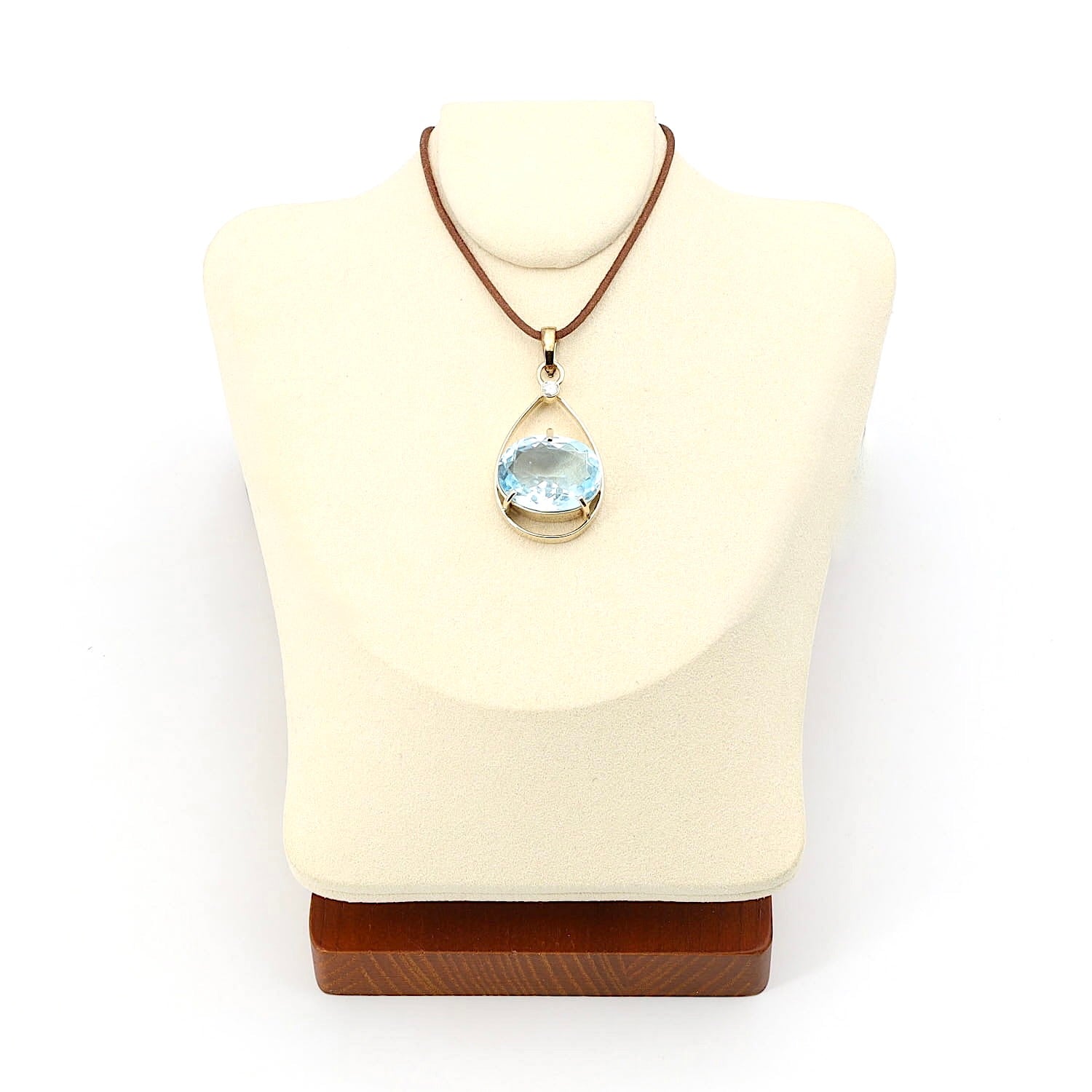 Pendant in 585 yellow gold with a blue topaz and a synth. moissanite, on the bust