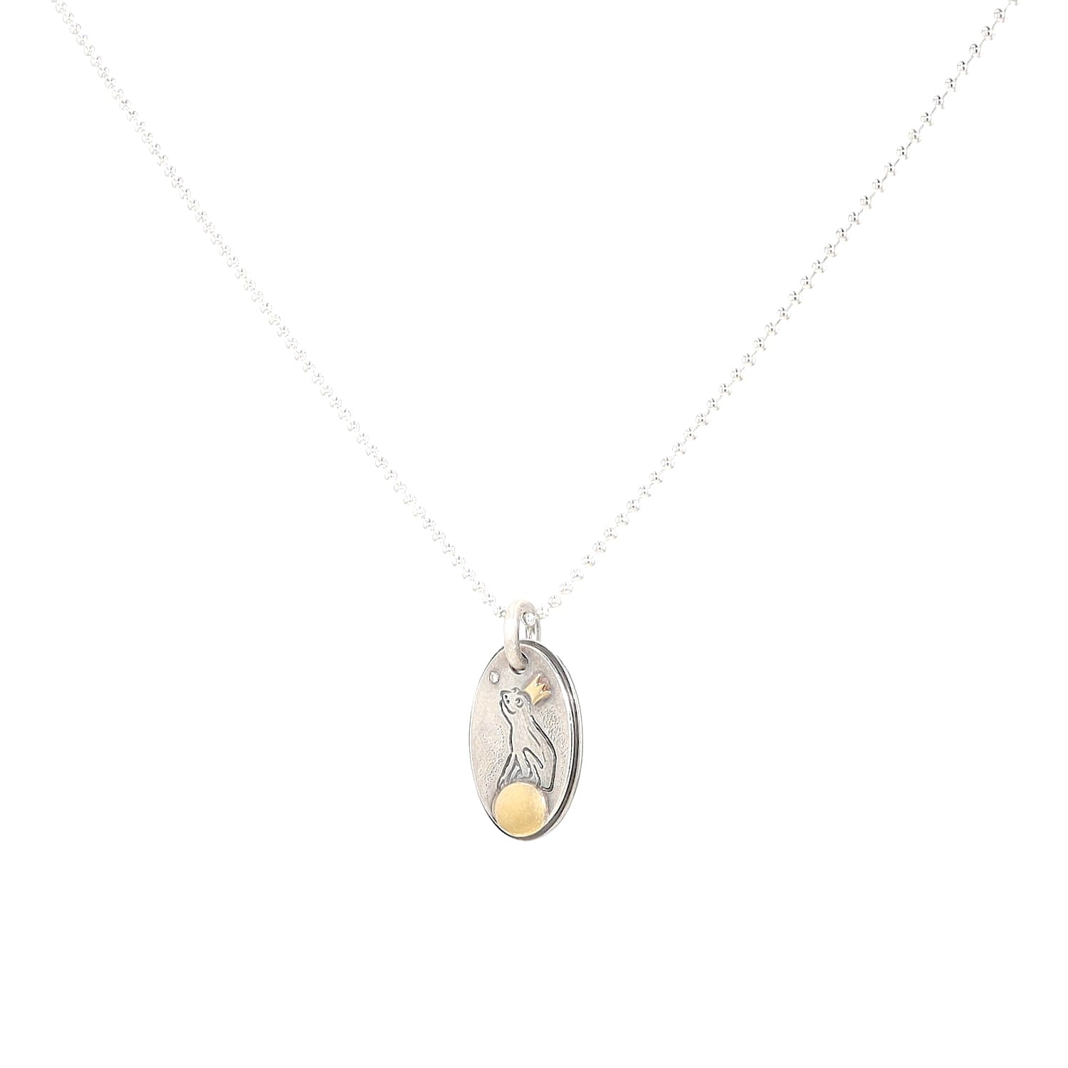 Kette und Anhänger aus 925er Silber mit Vergoldung und einem Brillanten, hängend links gedreht