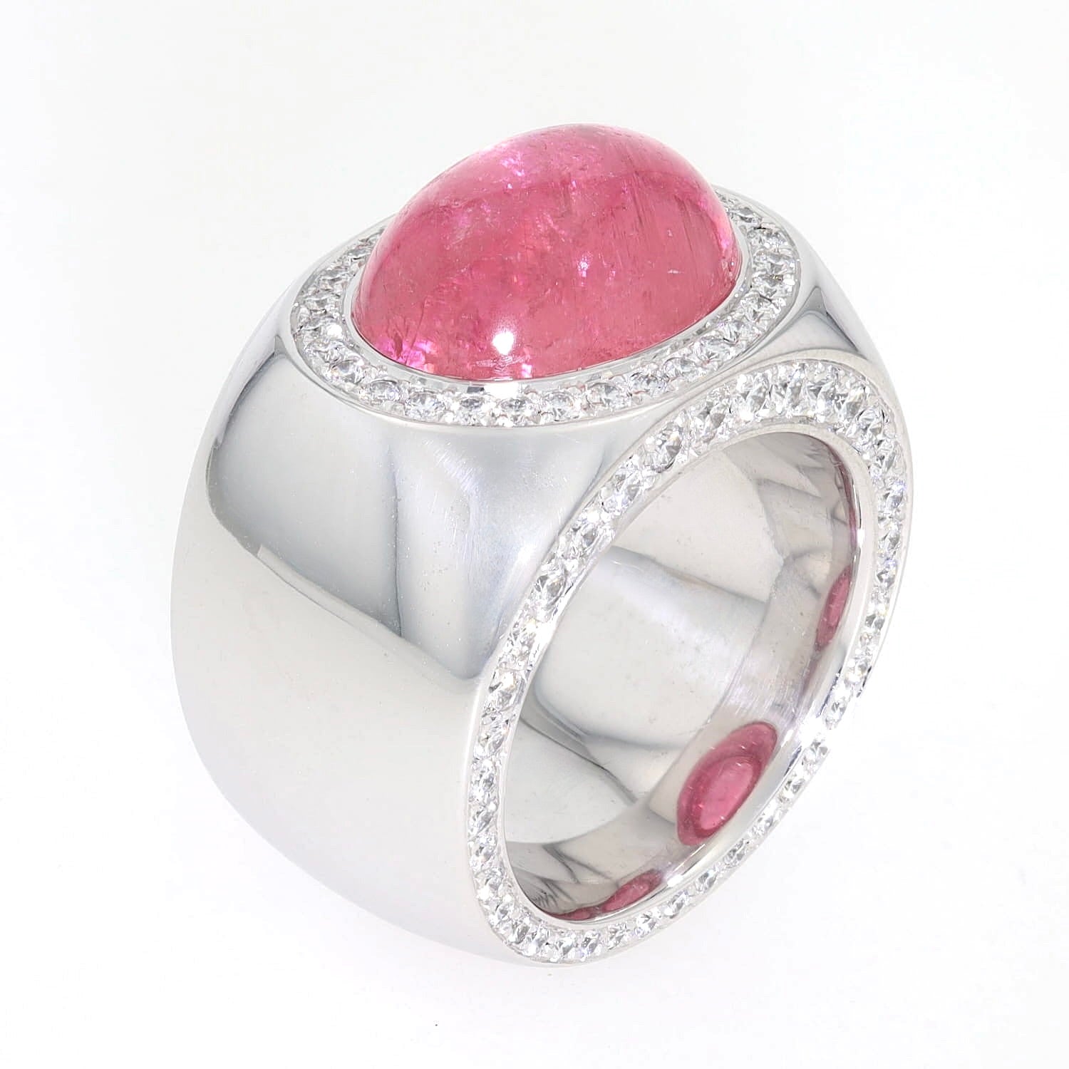 Statement ring made from 750 white gold with a pink tourmaline cabochon and brilliants