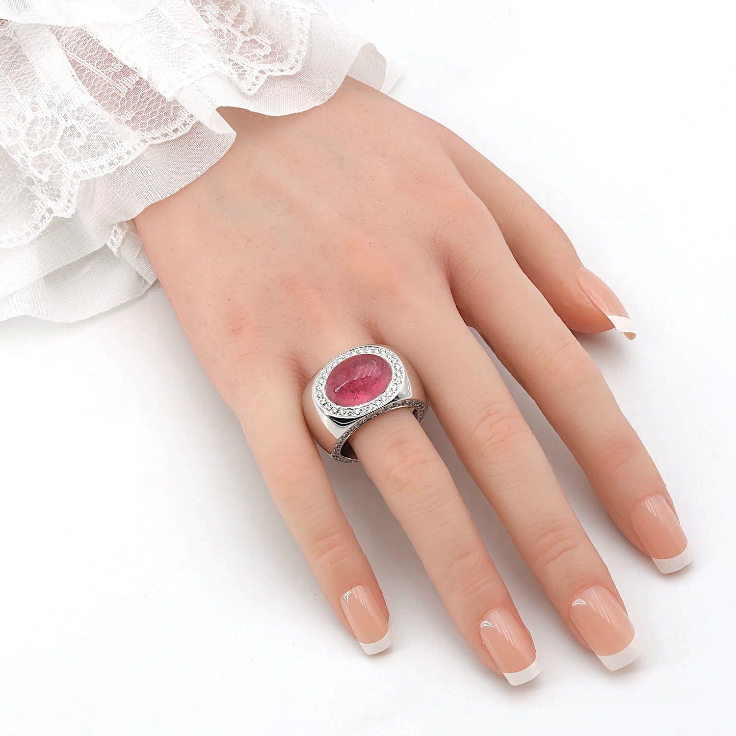 Statement ring made from 750 white gold with a pink tourmaline cabochon and brilliants