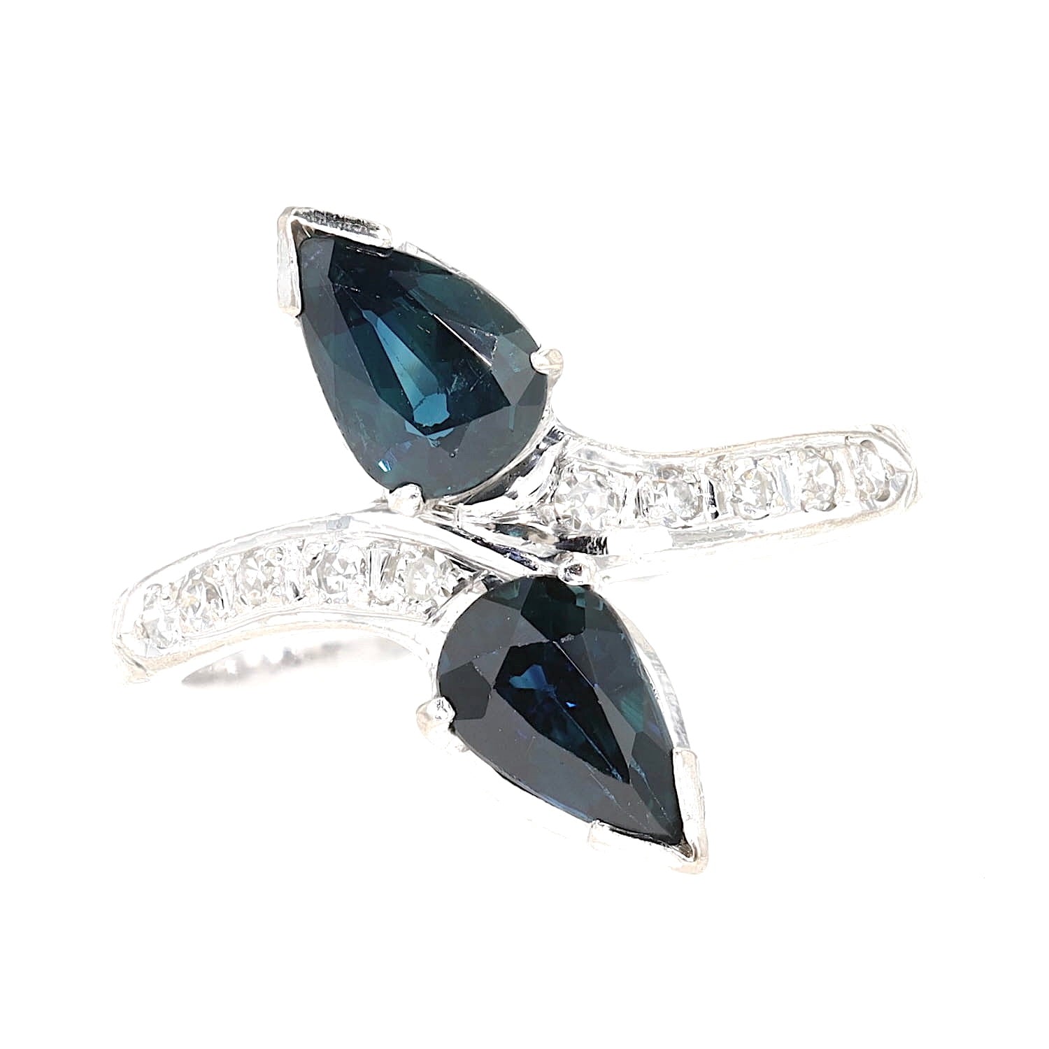 Ring in 585 white gold with two sapphires and diamonds, lying frontally