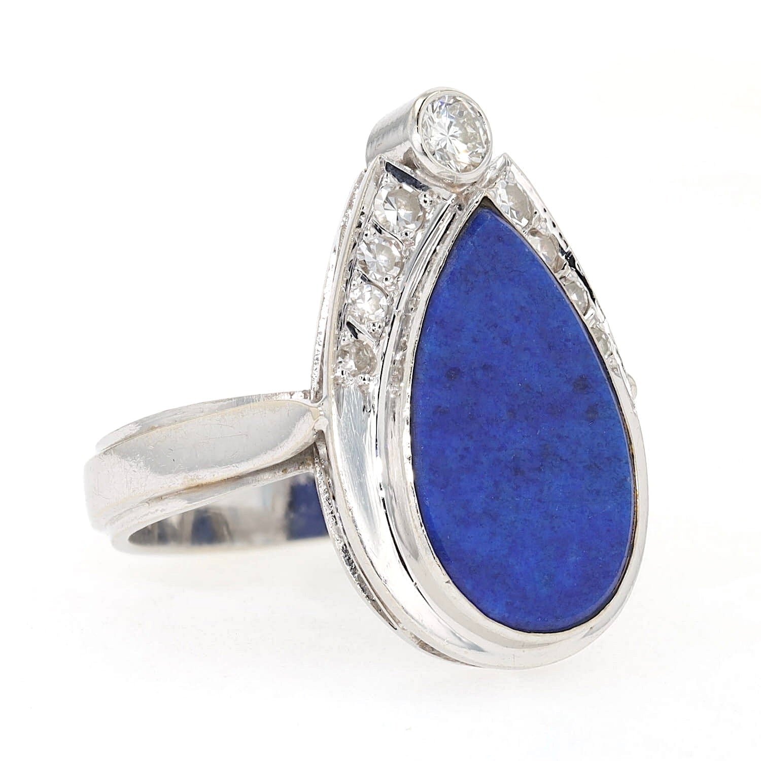 Vintage ring in 585 white gold with a lapis lazuli, brilliants and diamonds, turned horizontally to the right