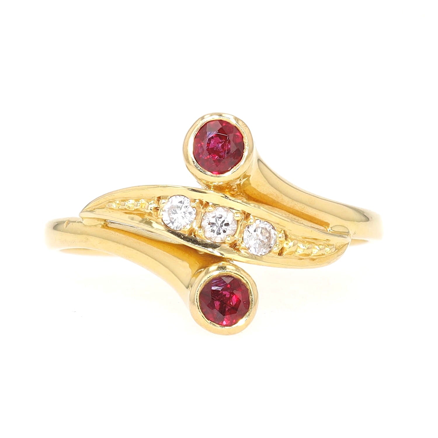 Ring in 750 yellow gold with rubies and brilliants, lying frontal